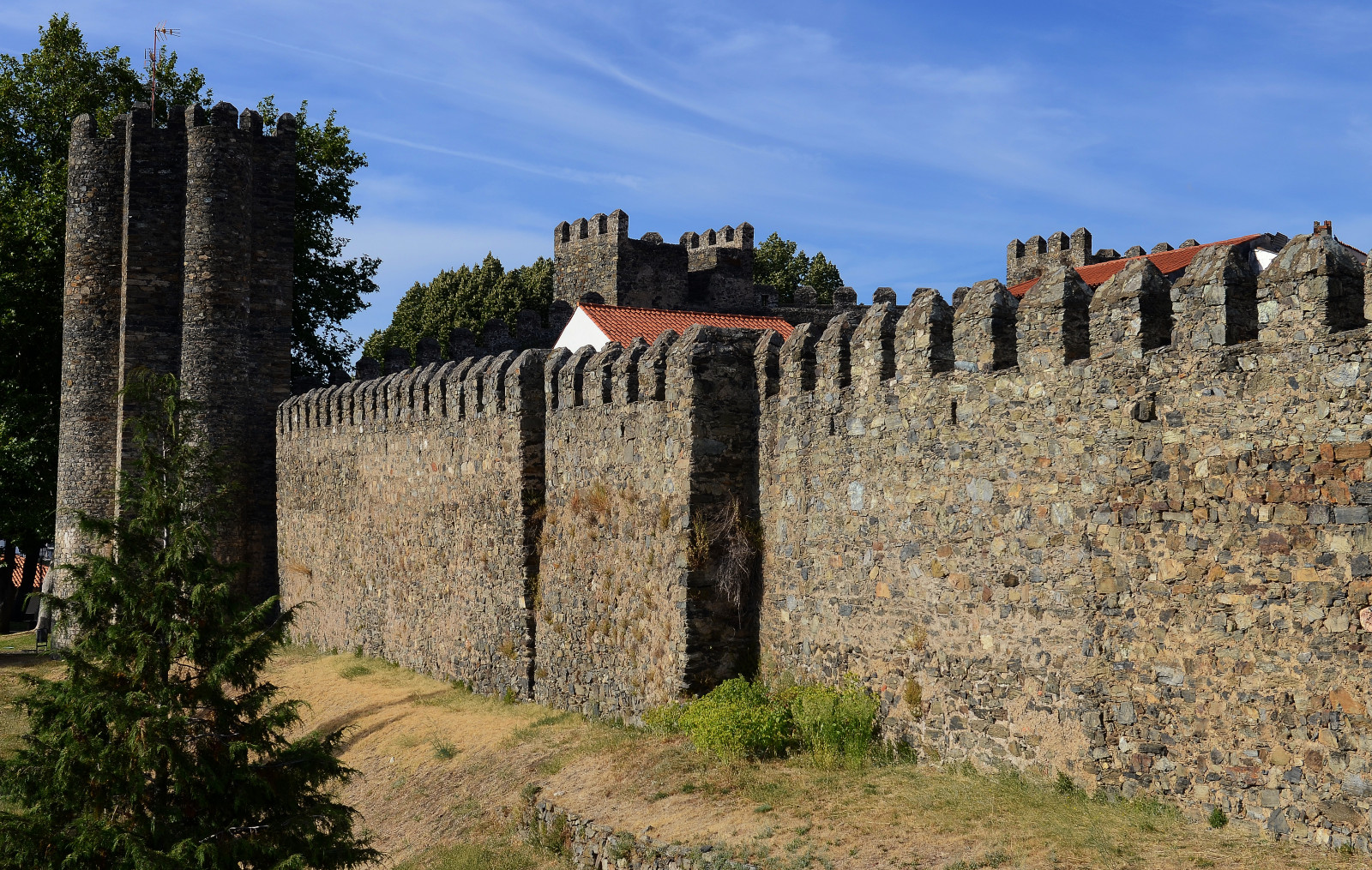 gammel, arkitektur, bygning, himmel, sten, væg, skyer, landsby, slot, historisk, historie, by, sten-, Europa, middelalderlig, vestlig, ruiner, Portugal, slot, træ, dag, bygninger, vægge, oldtidshistorie, historiske sted, ture, udendørs struktur, middelalderen, befæstning, Stenmur, Braganca, middelalderlig arkitektur