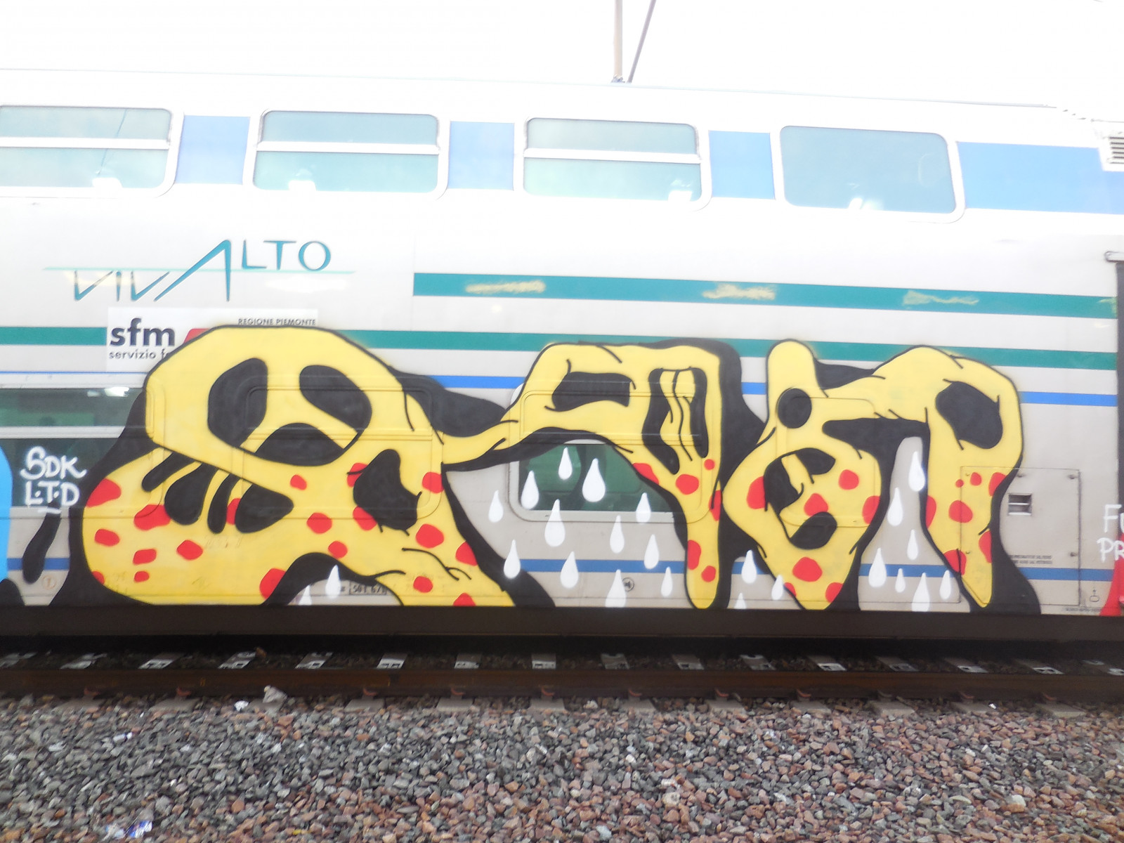 Crew, Fahrzeug, Zug, Graffiti, Straßenkunst, Schreiben, Torino, Wandgemälde, KUNST, Rosso, Bianco, Nero, Giallo, Ltd, Gocce, Eisenbahnwagen, Sdk