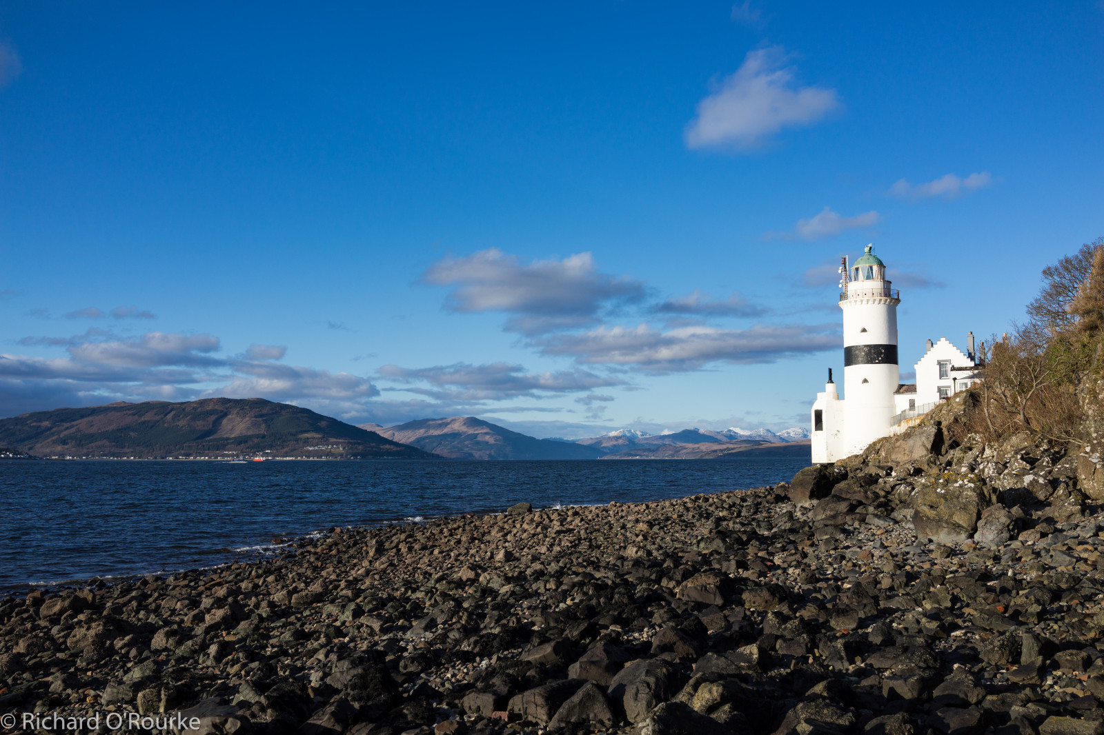 moře, záliv, Skála, pobřeží, nebe, mraky, Skotsko, Cestovní ruch, modrý, věž, pobřeží, maják, horizont, Sony, skály, ostrov, pelerína, Maják, Spojené království, 35MM, RX1R, Terén, mrak, fullframe, hora, oceán, lodě, Zeiss, carlzeiss, T, Sonnar, Spojené království, gb, jezero, mys, sonyflickraward, mys, Gourock, Sonyrx1r