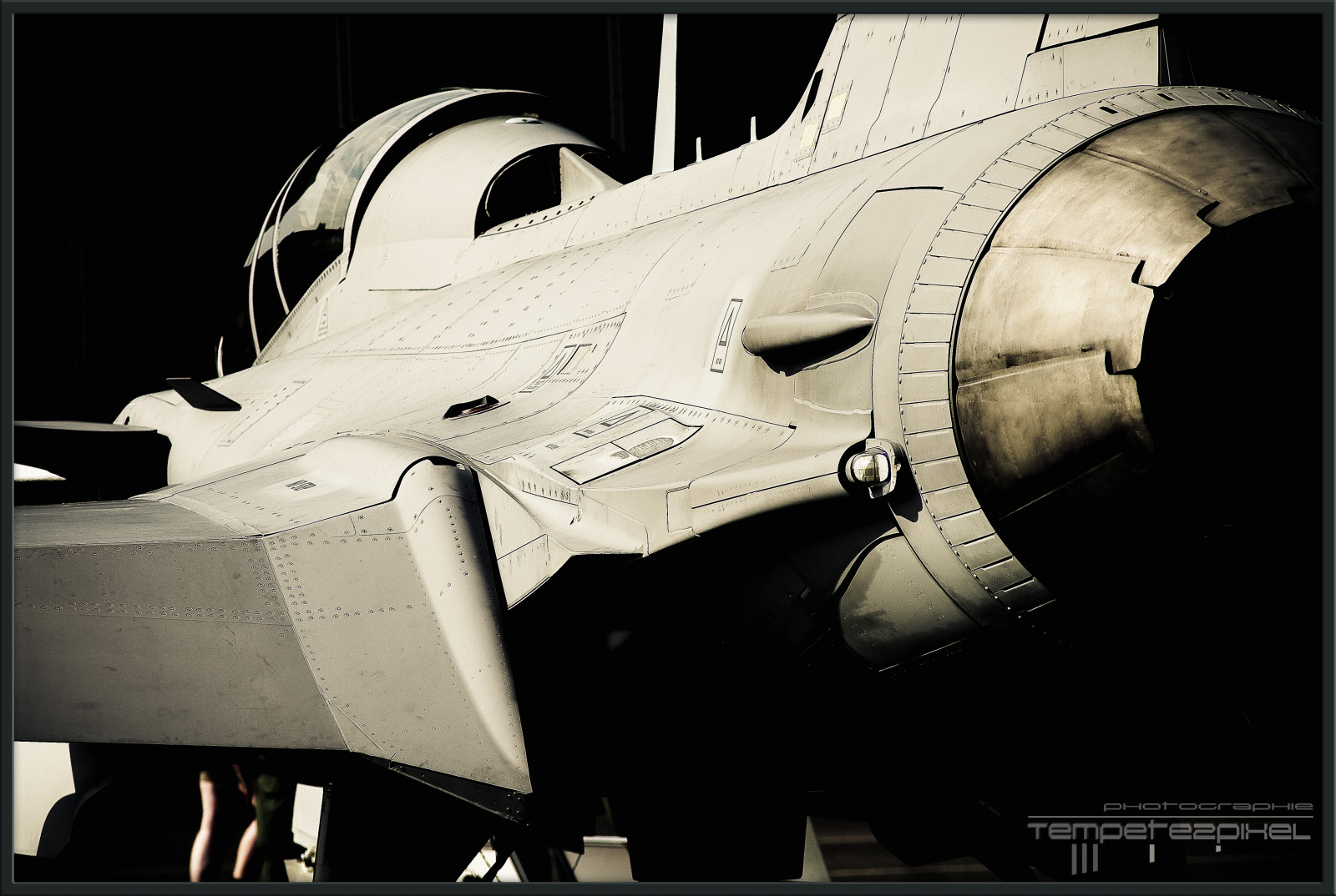 monokrom, plads, fly, fly, Frankrig, griffon, saab, skalamodel, kalender, fly, jetfly, Møde, PENTAX, 300, av, 2009, K7, de, luft show, spotte, Jet, 300mm, avions, da, spotter, Reims, rumfartøj, K20D, sort og hvid, monokrom fotografering, bildesign, aerospace engineering, smc, SDM, justpentax, krigere, armeedelair, Mondial, luftbase, rullebane, Warbirds, Gripen, jas39, anniversaire, Centenaire, grippen, calendrier, vliegshow, Patrouille, spotterday, calendar2010, mondialdespatrouilles, meetingavionscentenairereims2009mondialpatrouillespotter, Meetingavionscentenairereims2009mondialpatrouillespotterspottingda300mmpentaxk7anniversairearm e, lairba112, calendargripen2010, calendargripensaab2010, product design