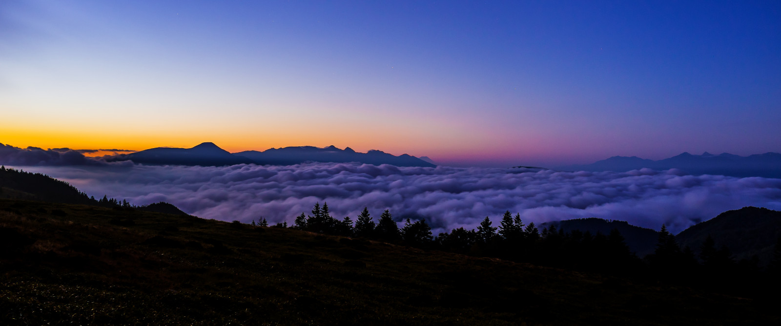 slunečnímu záření, krajina, západ slunce, kopec, nebe, svítání, večer, ráno, horizont, Sony, atmosféra, národní park, soumrak, Alpy, mount scenérie, RX1R, hřbet, mrak, strom, podzim, hora, svítání, vysočina, svítání, odlesk, červená obloha v dopoledních hodinách, pohoří, stanice hill, meteorologický jev, klesl, dscrx1r