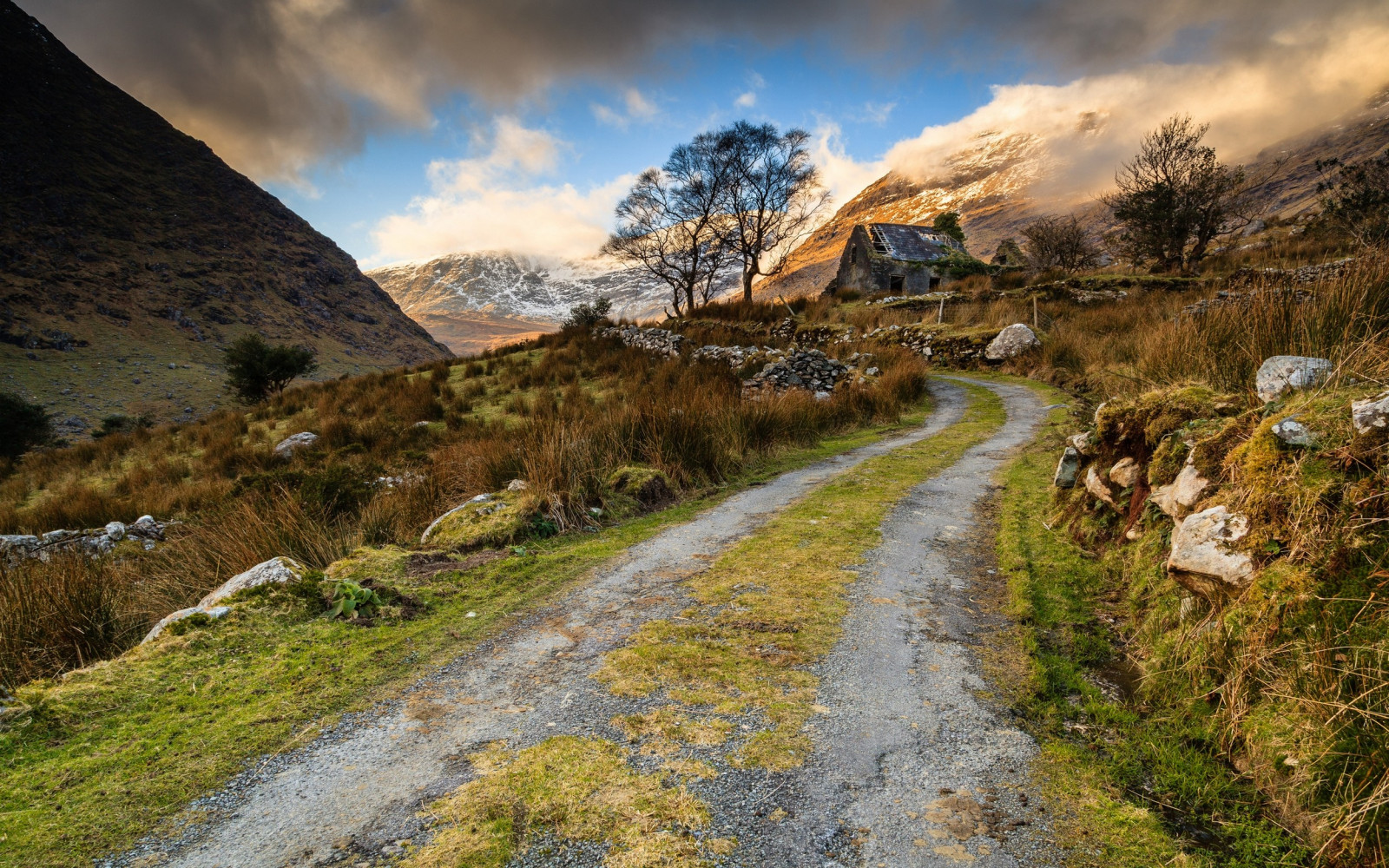 stromy, krajina, hory, starý, kopec, Skála, Příroda, budova, zřícenina, opuštěný, tráva, kameny, silnice, mraky, Dům, zasněžený vrchol, vesnice, křoví, údolí, divočina, Alpy, plošina, Terén, mrak, podzim, hora, květ, vysočina, venkov, horských reliéf, landform, geografický rys, letecké snímkování, pohoří