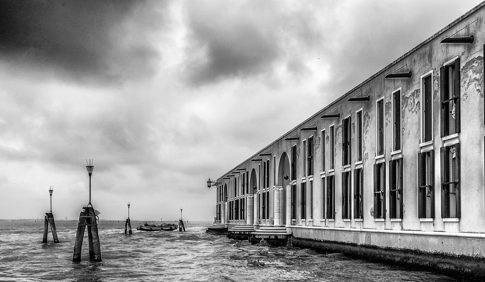 černobílý, moře, Itálie, architektura, voda, budova, odraz, nebe, fotografování, molo, Černý a bílý, mrak, tělesné, fuji, výtvarné umění, XE2, fasáda, Venedig, Černý a bílý, monochromatické fotografování, meteorologický jev, xf1024