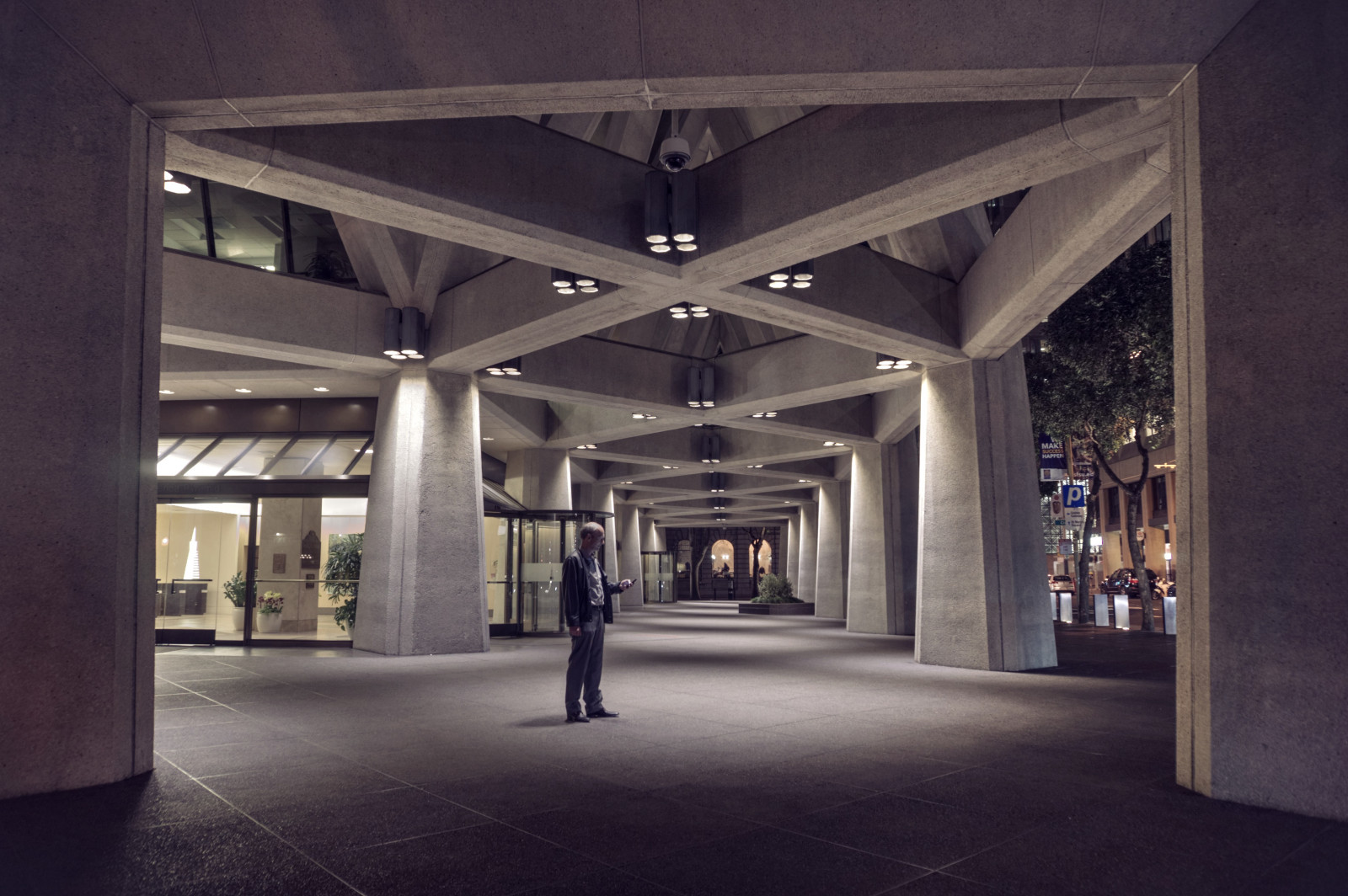 architektura, budova, mrakodrap, HDR, Kalifornie, pyramida, Vzhled interiéru, Drsný, struktura, lobby, strop, tma, fav100, Photomatix, nex6, sanfrancisco, turistická atrakce, denní osvětlení, 1XP, selp1650, pilíře, Transamerica, Transamericapyramid