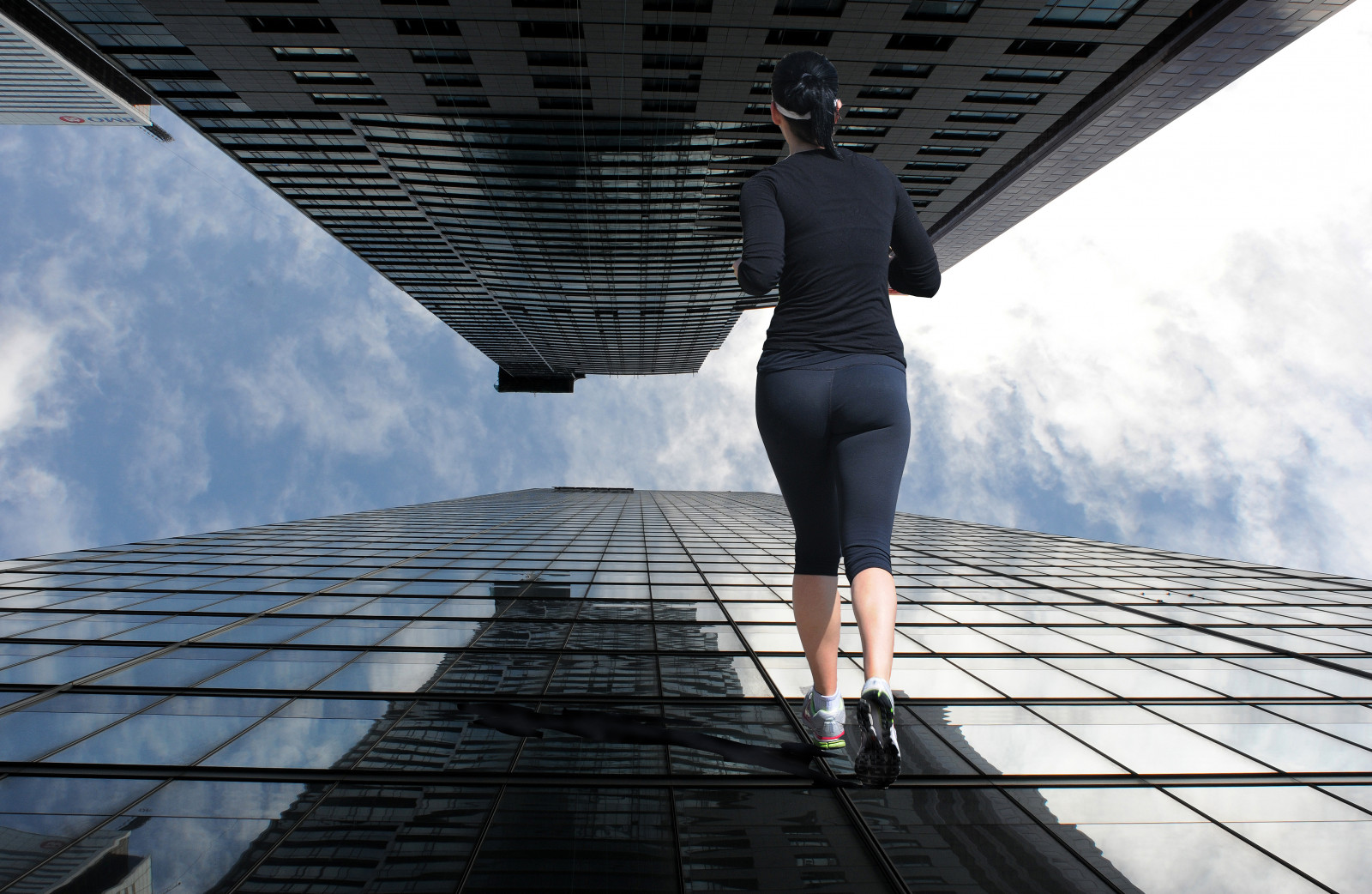 fantasia, jogger, nuvole, cielo, grattacieli, fitness, coda di cavallo, ragazza, finestre, blackleggings, in esecuzione, jogging, dressedinblack, scarpe da corsa, riflessi, ipod, cerchietto per capelli, sexy, BMO, Toronto