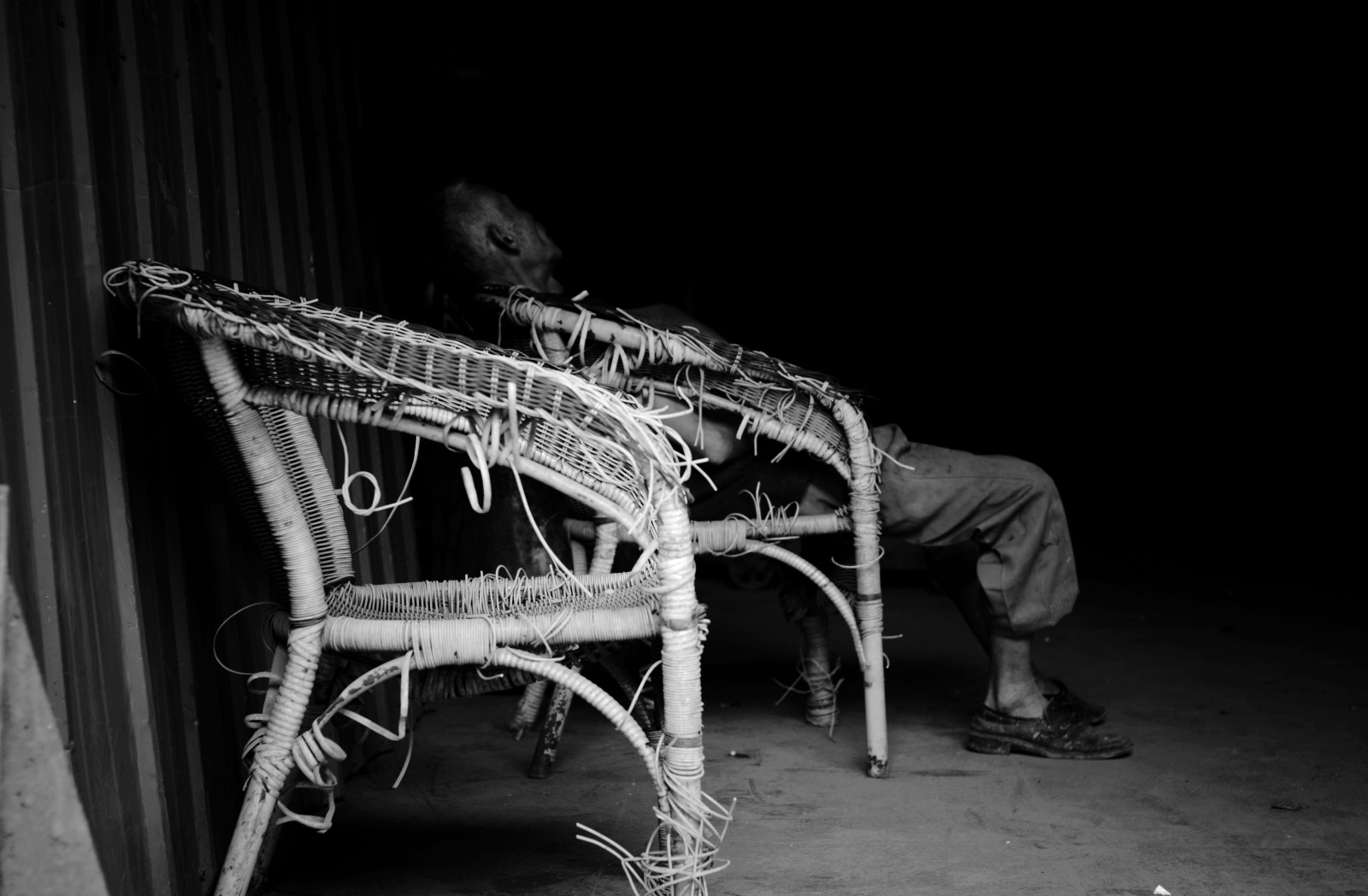 bílý, Černá, černobílý, ulice, noc, kytara, sedící, fotografování, život, , pentaxk7, tělesné, příběhy, léta, fáze, fotografie, tma, Černý a bílý, monochromatické fotografování, lidských pozice, Film noir, drnkací nástroj, strunný nástroj, performance