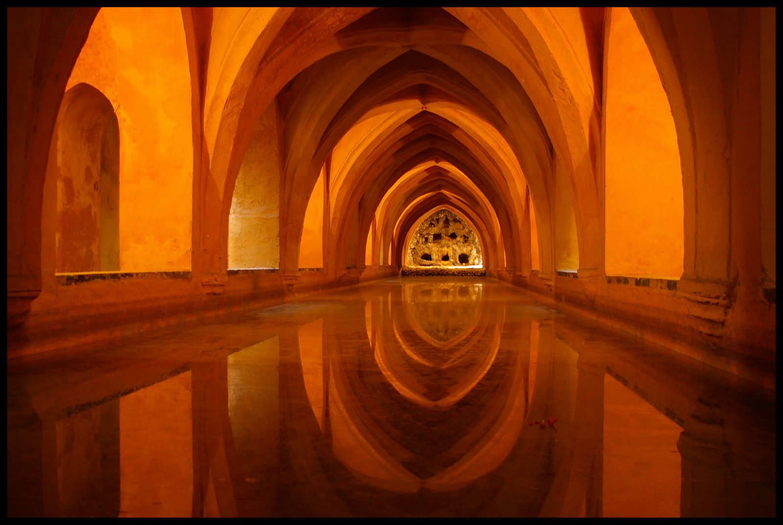 nebe, dřevo, symetrie, nádrž, sloupec, pevnost, oblouk, pentax, Sevilla, světlo, Sevilla, tma, ol tusfotos, reflejos, krypta, K100D, cisterna, alcazar, Aljibe