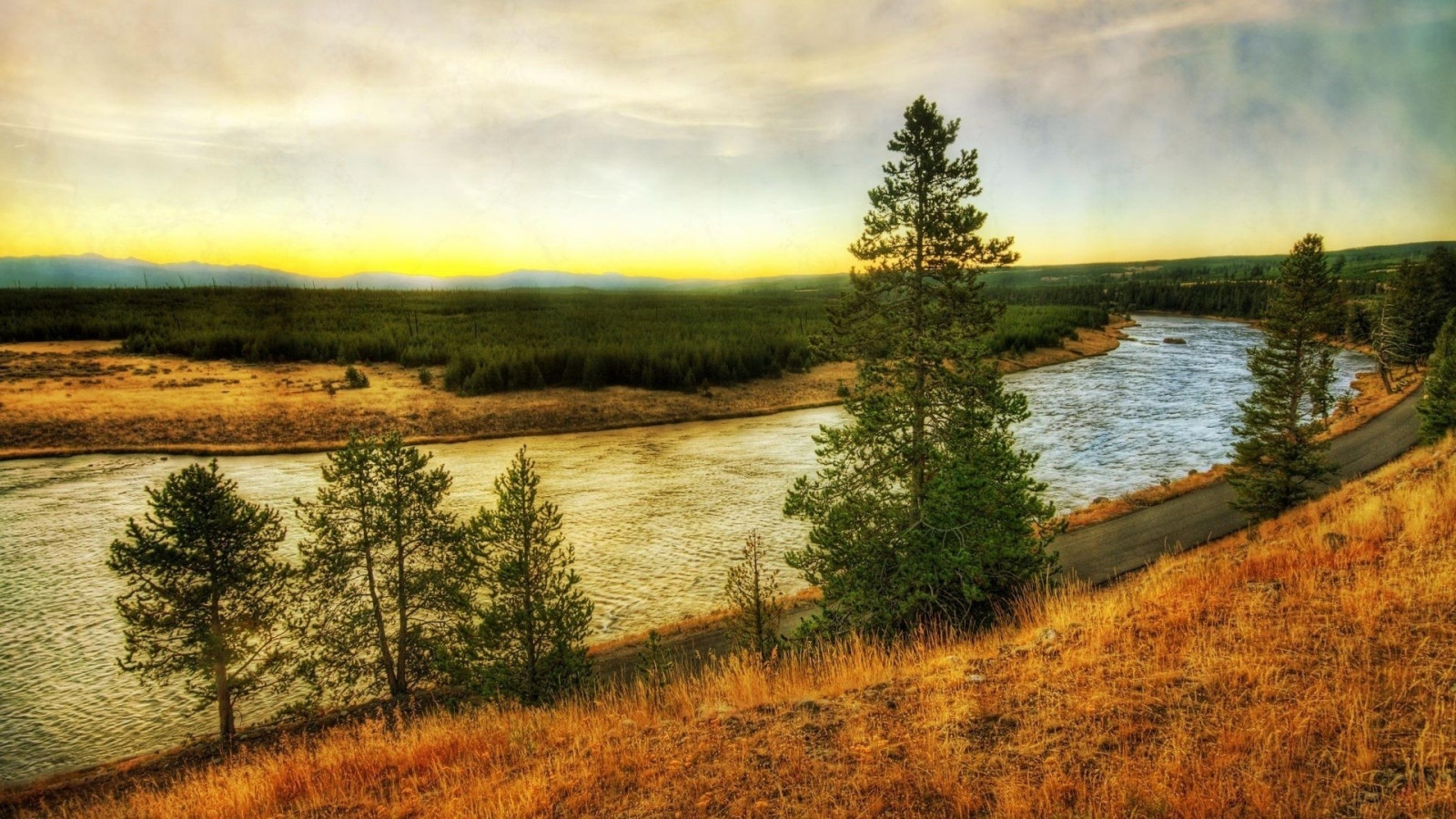 slunečnímu záření, krajina, západ slunce, kopec, jezero, Příroda, odraz, svítání, večer, ráno, řeka, divočina, mokřadní, strom, podzim, svítání, sezóna, nádrž, 1920x1080 px, bažina, jezero, venkov, místo výskytu, přírodní prostředí, atmosférický jev, vodní