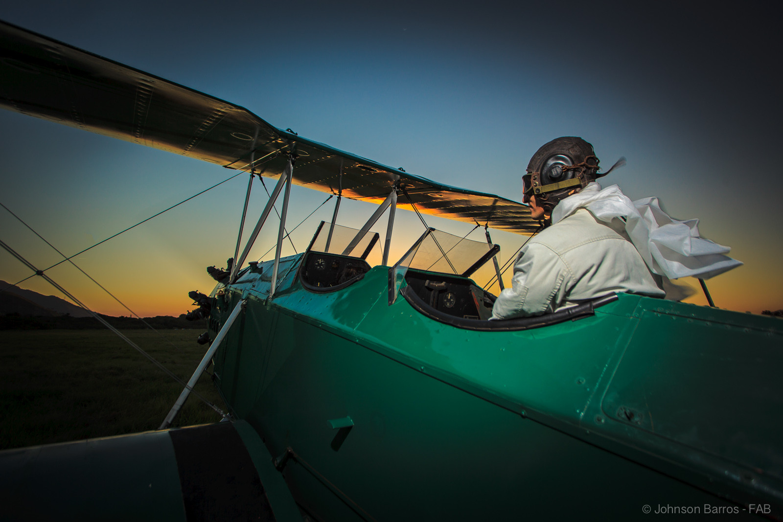 lidé, loď, starý, západ slunce, noc, starověký, vozidlo, letoun, letadlo, svítání, dějiny, Kánon, vinobraní, Osoba, umět, plachtění, persóna, barva, jachta, letadlo, plavidlo, letectví, stožár, nuit, plachta, gente, Pessoa, jádra, aviao, cor, noite, veterán, vieux, Atmosféra Země, Fred, entardecer, obscurit, personagem, Velho, Antigo, Veterano, vieil, preservado, crepusculo, nováček, treinamento, aeronave, biplano, k263, correioaereonacional, curtisswrightj67whirlwindr760, curtissfledglingj2