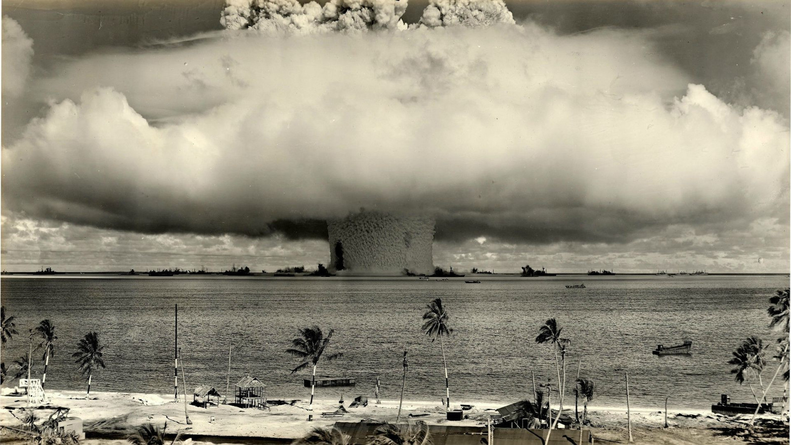 デスクトップ壁紙 : 雪, 冬, 朝, ミスト, 海岸, 原爆, 水素爆弾, 雲, 天気, 波, 1920x1080 px, 大気現象, 黒と