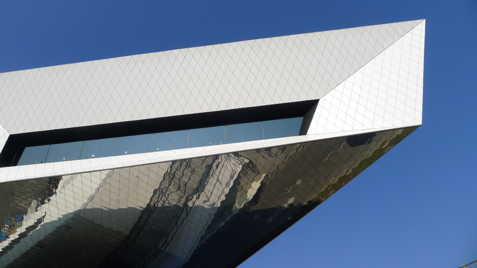 architektura, abstraktní, budova, nebe, Dům, modrý, kosmická loď, plovoucí, beton, struktura, Gravitace, podrážděný, motor, lineární, úhel, Neo, 911, chladný, cars, detail, střecha, čára, Eiffelova, během dne, zadní, fasáda, zrcadla, atomový, denní osvětlení, carmuseum, rakouský, brutalismus, Gehry, proti, Hadid, ředitelství firmy, brutalist, Lapidus, kiste, carparking, 4 eur, rautenmuster, rombus, fixed link