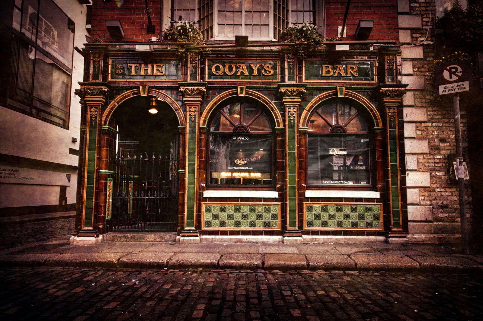 milepæl, nat, belysning, facade, by, bue, bygning, Mursten, vindue, aften, mørke, gade, arkade