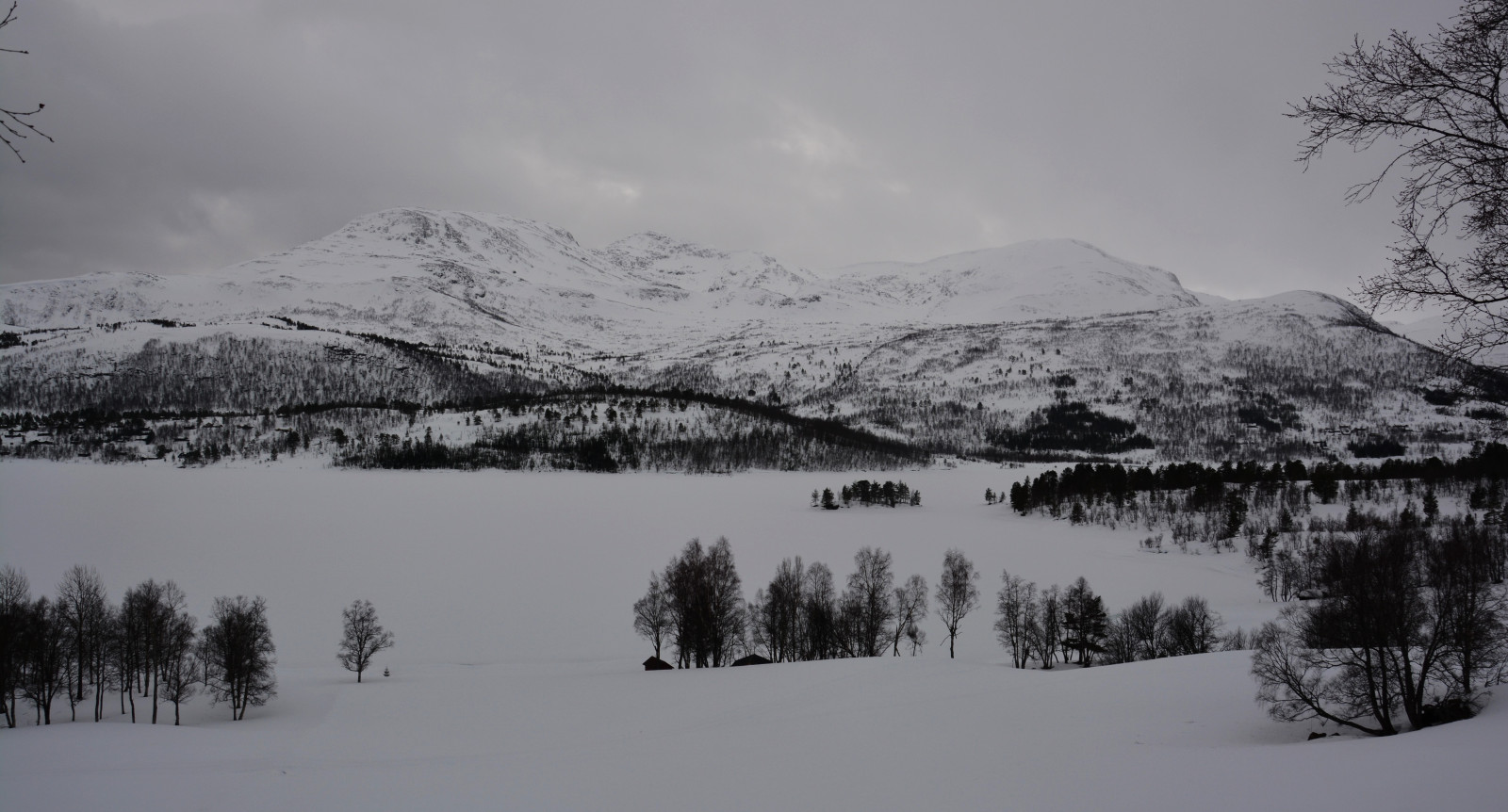 krajina, jezero, sníh, zima, Norsko, divočina, Alpy, strom, hora, počasí, sezóna, Vinter, norge, sunnm re, Sykkylven, sunnm rsalpene, sunnm rsalpane, martinystenes, vestlandet, m reogromsdal, atmosférický jev, horských reliéf, geologický fenomén, pohoří