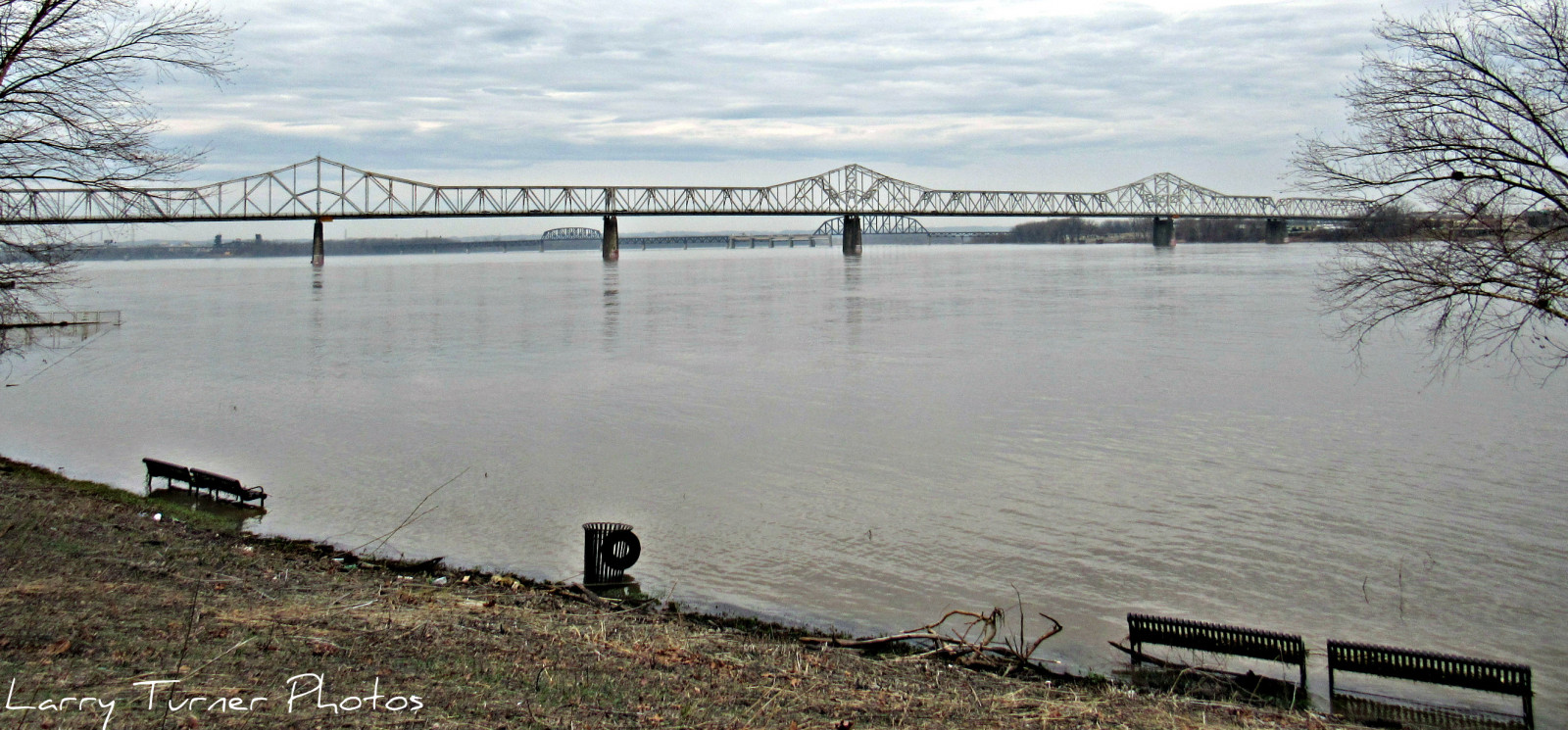 træer, sø, vand, afspejling, himmel, bænk, bro, flod, Bank, jord, skraldespand, vådområde, træ, uden for, benchmonday, reservoir, loch, flodslette, Ohiofloden, vandressourcer, railroadtrestle