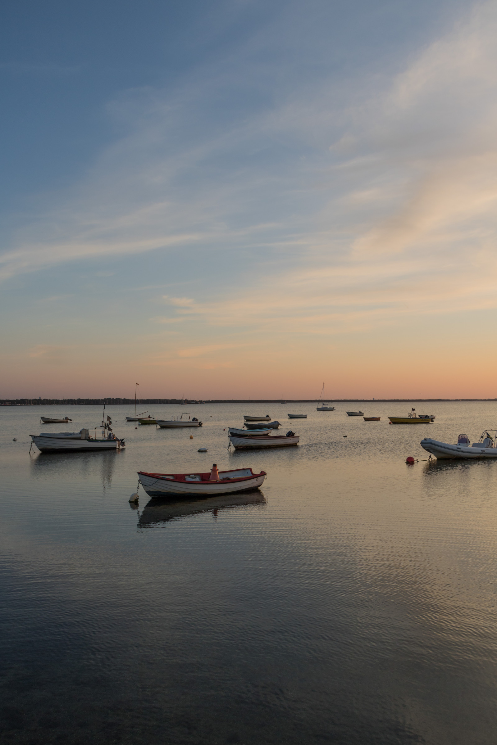 slunečnímu záření, loď, západ slunce, moře, záliv, voda, pobřeží, písek, odraz, nebe, vozidlo, pláž, svítání, večer, ráno, pobřeží, horizont, soumrak, slunce, mrak, svítání, oceán, zlatá hodina, vlna, nebe, solnedg ng, vatten, fiskehoddorna, hav, b t, moln, h llviken, exif modelu canoneos760d, geocountry, Kamera aby kánon, geocity, Model fotoaparátu canoneos760d, geostate, geolocation, EXIF čočka efs18200mmf3556is, exif aby kánon, EXIF isospeed 100, EXIF otvor 71, exif focallength 18mm, gyllenetimmen, tělo z vody