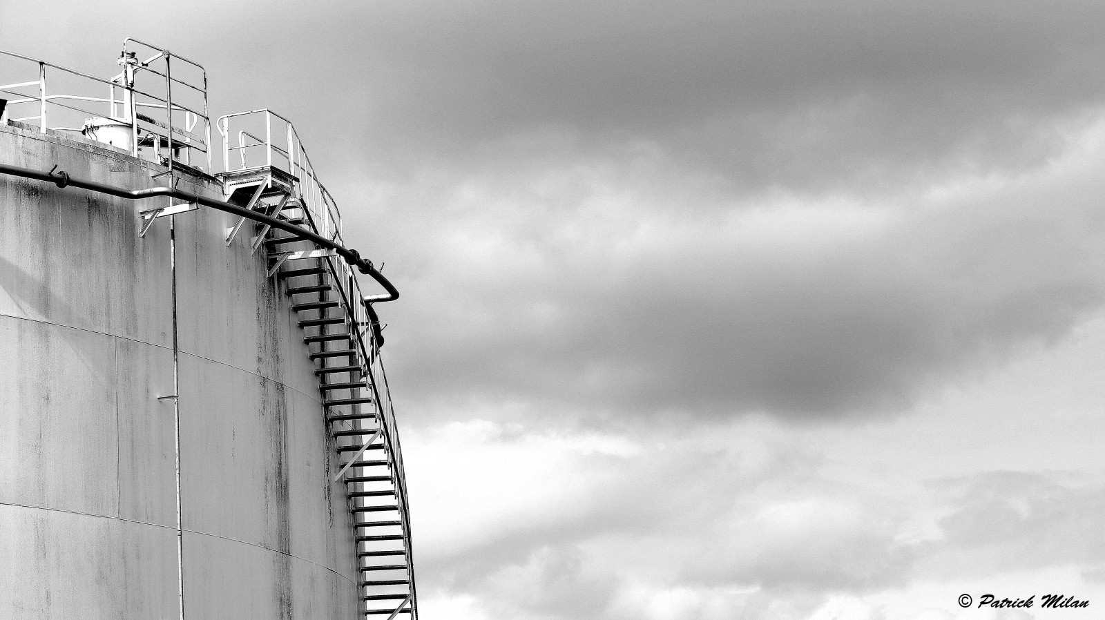 nebe, struktura, brest, přístav, průmyslový, industriel, geometrický, geometrie, střecha, toit, budova, immeuble, okno, Fenetre, architektura, patrimoine, Pierre, kámen, Skála, porte, dveře, podepsat, affiche, označení, brána, portail, stěna, mur, escalier, schody, saariysqualitypictures, volet, uzávěrka