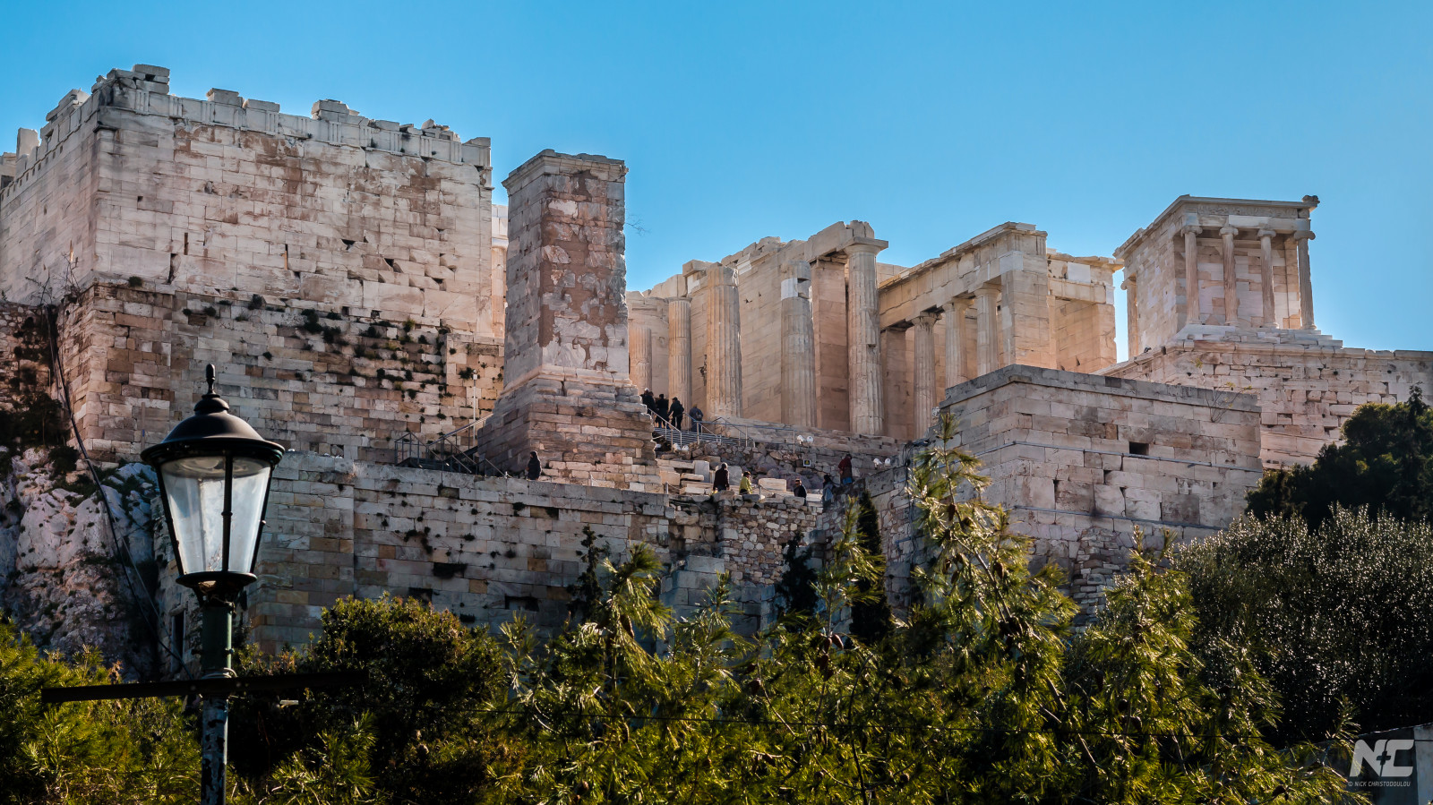 chrám, město, starověký, Skála, budova, nebe, stěna, Cestovní ruch, hrad, dějiny, Řecko, zřícenina, Athény, akropole, strom, hora, mezník, fasáda, turistická atrakce, dávná historie, historické místo, archeologické naleziště, seznamu světového dědictví unesco, zájezdy, starověký Řím, středověk, opevnění, sráz, nickchristodoulou, středověká architektura, Propylea