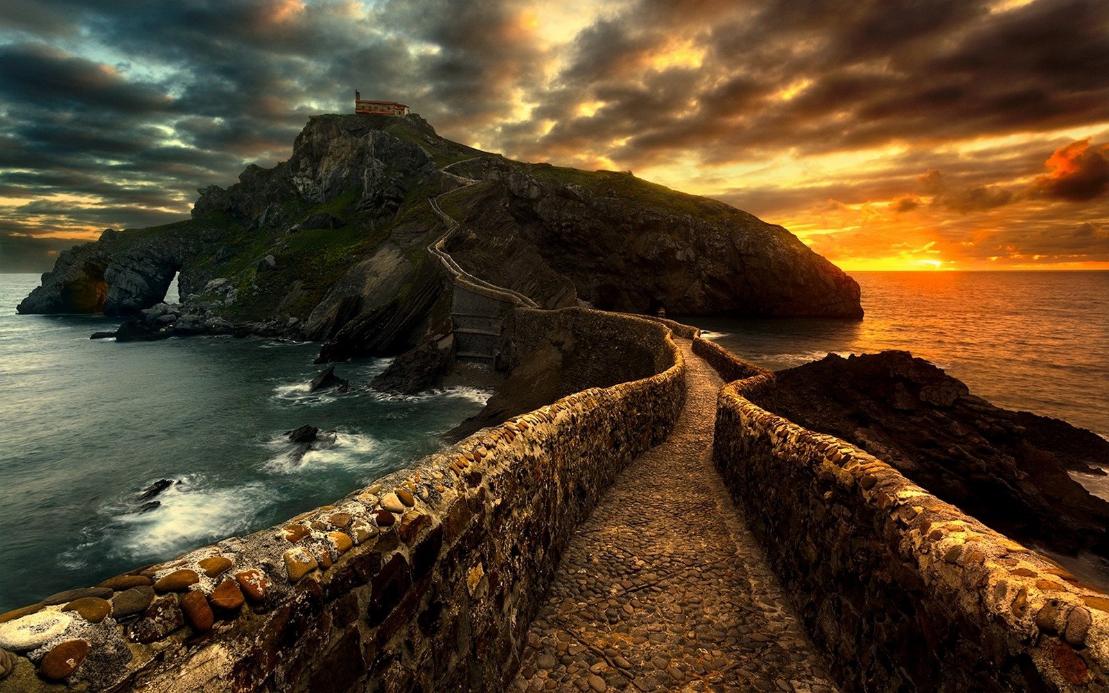 1600x1000 px, mraky, dlažební kamen, krajina, Příroda, cesta, Skála, moře, nebe, Španělsko, západ slunce, chrám, chodník