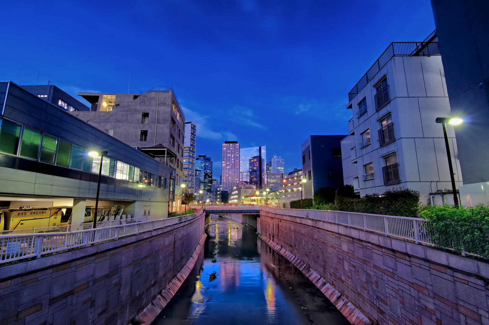 1600x1063 px, architektura, mosty, budova, města, Dálnice, Japonsko, Japon, světlo, památky, noc, panoráma, panoramatický, paprsek, řek, Tokio, věž, věže