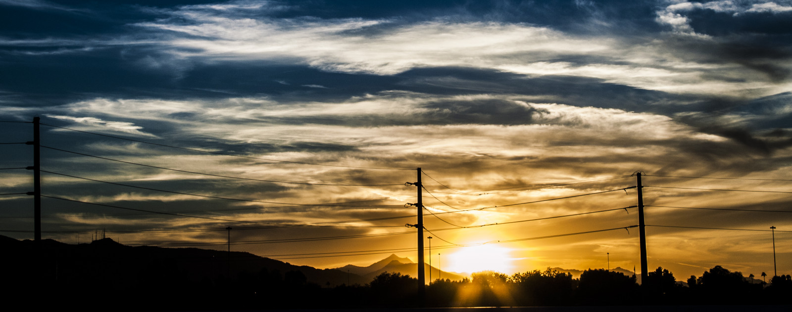 slunečnímu záření, krajina, hory, temný, západ slunce, nebe, pole, mraky, svítání, uklidnit, večer, ráno, slunce, Kánon, vítr, horizont, atmosféra, soumrak, Arizona, mrak, paprsky, strom, svítání, parkovací garáž, eos, během dne, energie, XTI, počítač tapeta, Atmosféra Země, odlesk, červená obloha v dopoledních hodinách, meteorologický jev, kupa, jev, Tempe