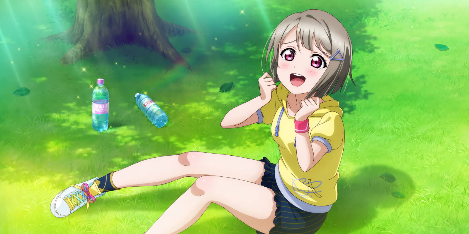 ansigtsudtryk, grøn, hvirveldyr, tegneserie, People in nature, flaske, lykkelig, gestus, græs, gul, lår, KUNST, fritid, sort hår, sjovt, vandflaske, langt hår, knæ, illustration, venskab, cg artwork, fiktiv karakter, menneskelige ben, rekreation, animation, plastflaske, pandehår, grafik, maleri, sidder, tegning, Animated cartoon, fiktion, anime, fotografering, Spille