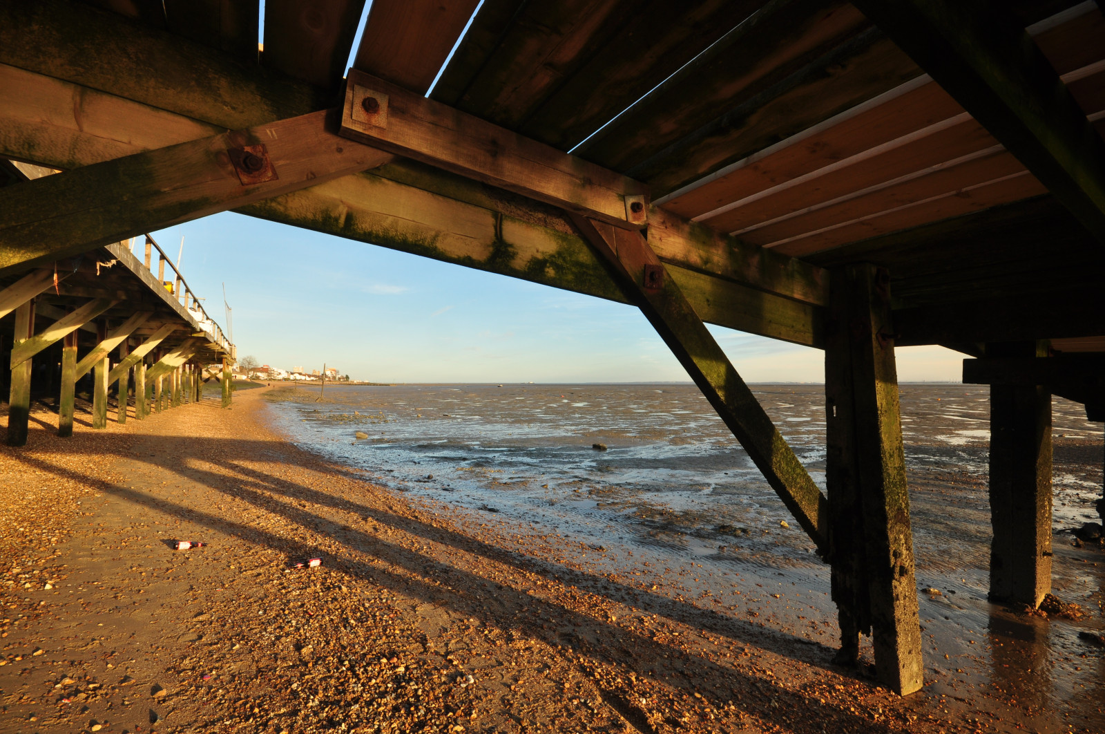 slunečnímu záření, západ slunce, moře, odraz, nebe, pláž, dřevo, bláto, modrý, večer, ráno, pobřeží, most, slunce, molo, soumrak, dřevo, stíny, Essex, Temže, slipway, šindel, Leigh