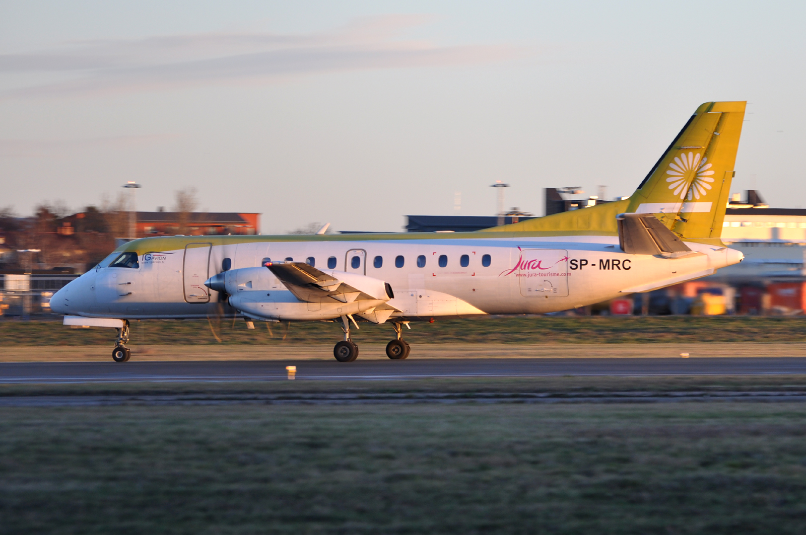 nebe, letoun, letadlo, Nikon, letiště, Stockholm, Švédsko, přistání, saab, doprava, přistávací dráha, Boeing 737, Airbus, Let, Vzlétnout, cestovat, letadlo, letectví, te, obraz, D5000, letecká linka, Atmosféra Země, letecký motor, letecká doprava, aerospace engineering, dopravní letoun linkový, proudová letadla, úzké tělo letadla, IgA, business jet, Bromma, patka, 340, Airbus A320, markp51, aviationphotography, turbovrtulový, letiště zástěra, Spmrc, Skytaxi, Bma, Essb, embraer erj 145 family