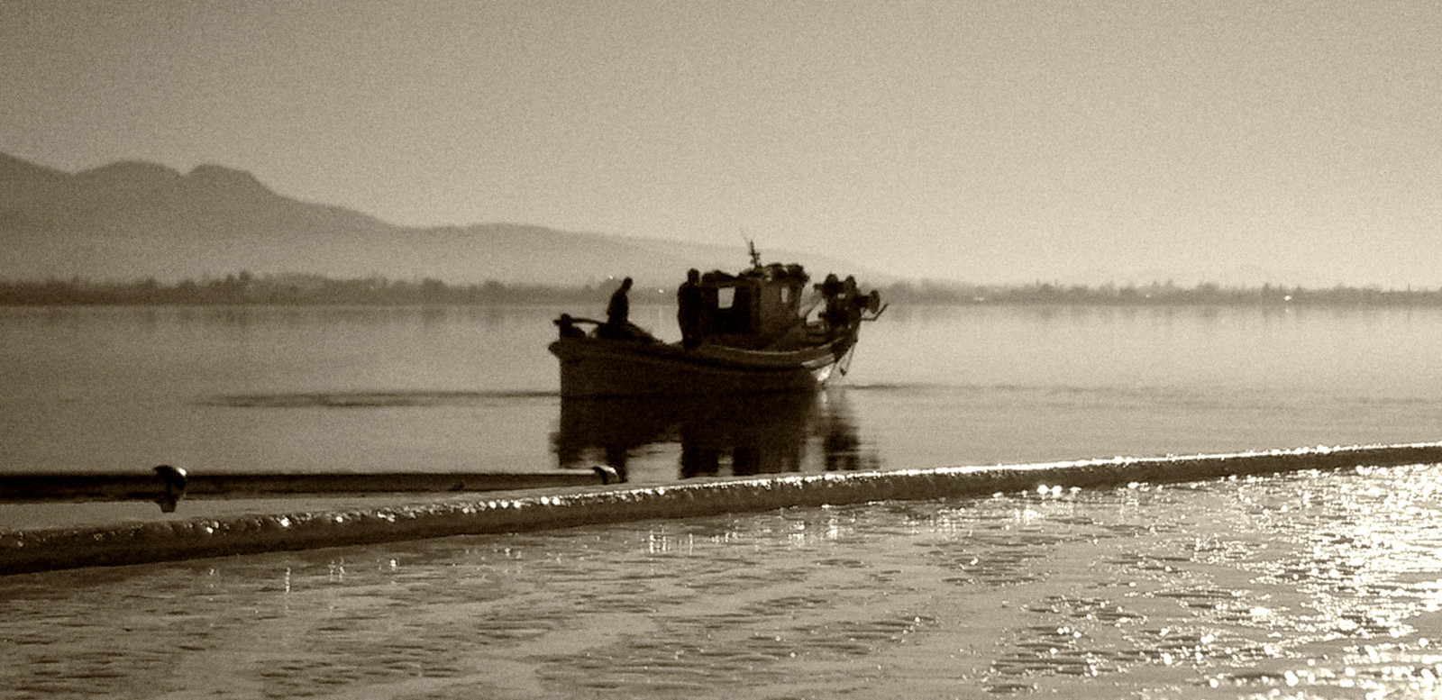 båd, hav, vand, afspejling, himmel, berolige, morgen, flod, bw, fartøjer, vandveje, sort og hvid, water transportation