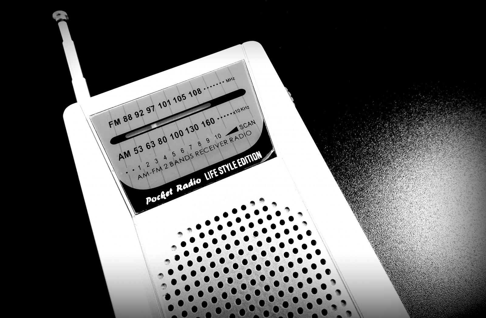 14radiodayfor117in2017, 117in2017, 117picturesin2017, radiodayfebruary13th, Transistor, transistorradio, radio, lovetheradio, sort og hvid, bw, monokrom, Sony, sonyps, indendørs, indendørs, Inde, lyse, levende, flowrwolf