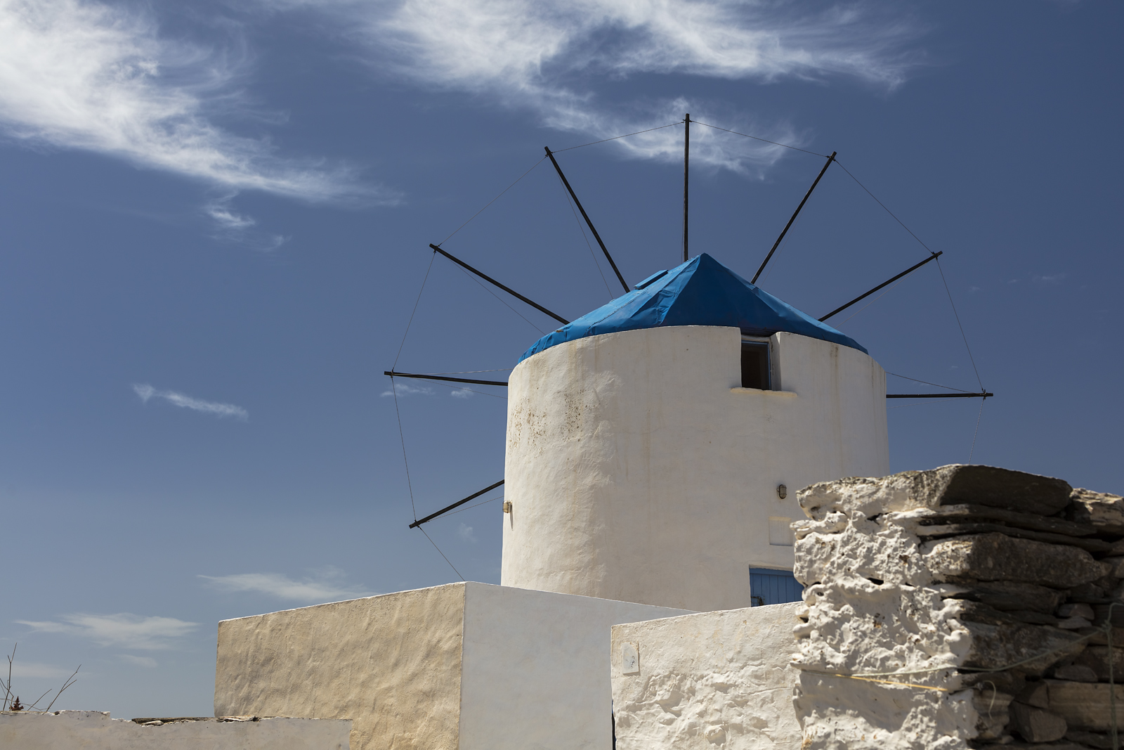 budova, nebe, mraky, slunce, vítr, Řecko, větrný mlýn, mlýn, jaro, 2016, modrá obloha, GR, kyklady, cycladesislands, islandhopping, southaegean, Egeo, Sifnos, Artemonas