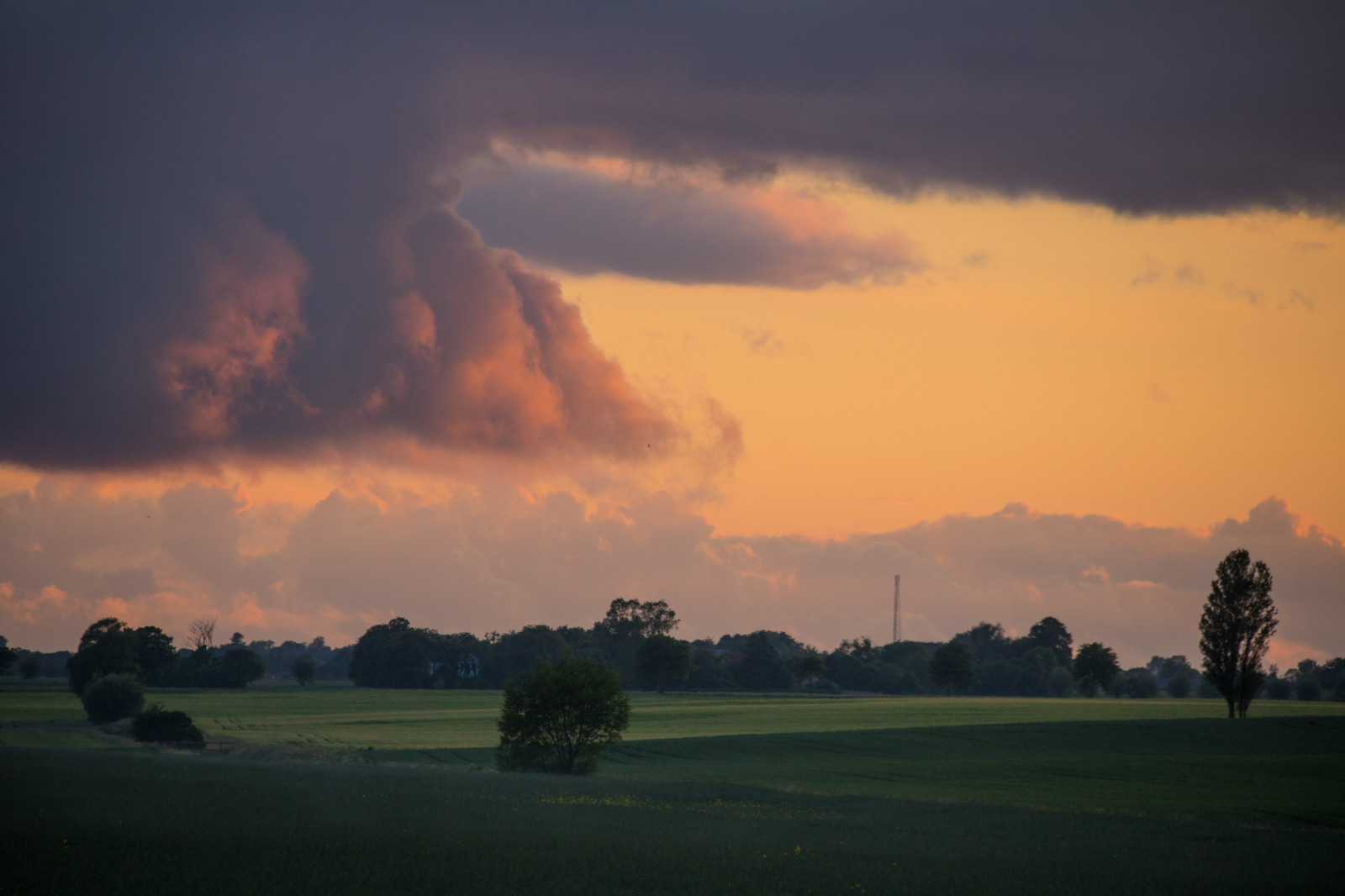 luce del sole, paesaggio, tramonto, collina, natura, cielo, campo, Alba, sera, mattina, Sole, orizzonte, atmosfera, crepuscolo, Sol, nube, alba, ora d'oro, himmel, solnedg ng, campagna, moln, landsbygd, s dersl TT, Landskap, modello canoneos760d exif, geocountry, Marca fotocamera Canon, Geocity, modello di fotocamera canoneos760d, geostate, geolocalizzazione, Lente exif efs18200mmf3556is, apertura exif 56, exif focalLength 200 millimetri, exif fare canon, exif ISOSPEED 320, gyllenetimmen, pianura, area rurale, fenomeno atmosferico, ultimi bagliori, fenomeno meteorologico