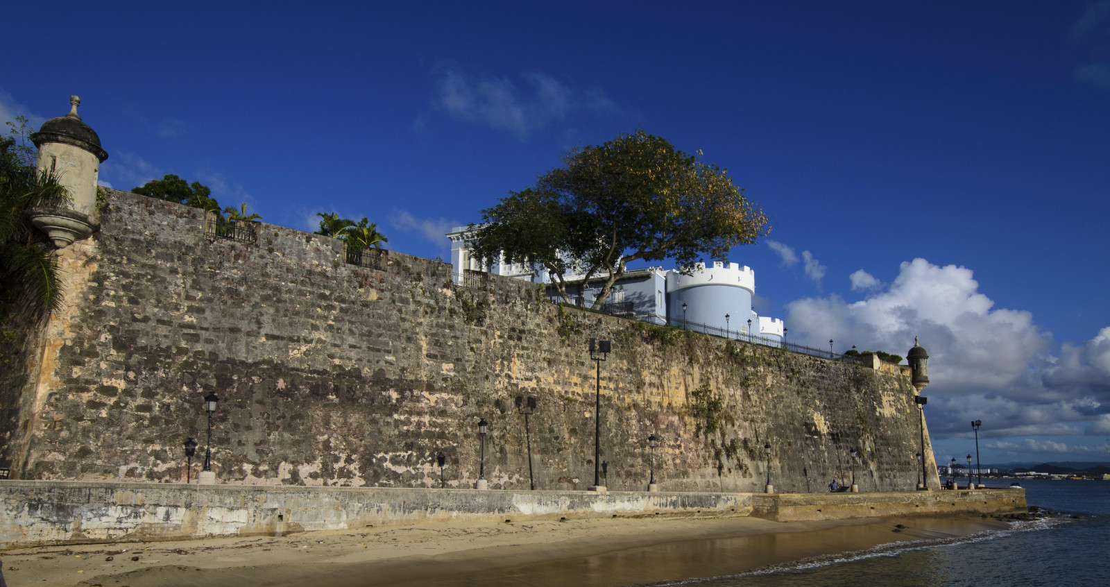 starý, moře, záliv, voda, budova, nebe, stěna, Cestovní ruch, hrad, pobřeží, útes, dějiny, svět, tropický, pevnost, španělština, Slunný, Rico, karibský, zřícenina, San, Terén, strom, den, dědictví, puerto, de, uNESCO, hradní příkop, tropy, panské sídlo, bahia, site, fasáda, juan, turistická atrakce, dávná historie, historické místo, archeologické naleziště, seznamu světového dědictví unesco, koloniální, opevnění, vláda, mys, Garita, guvernéři
