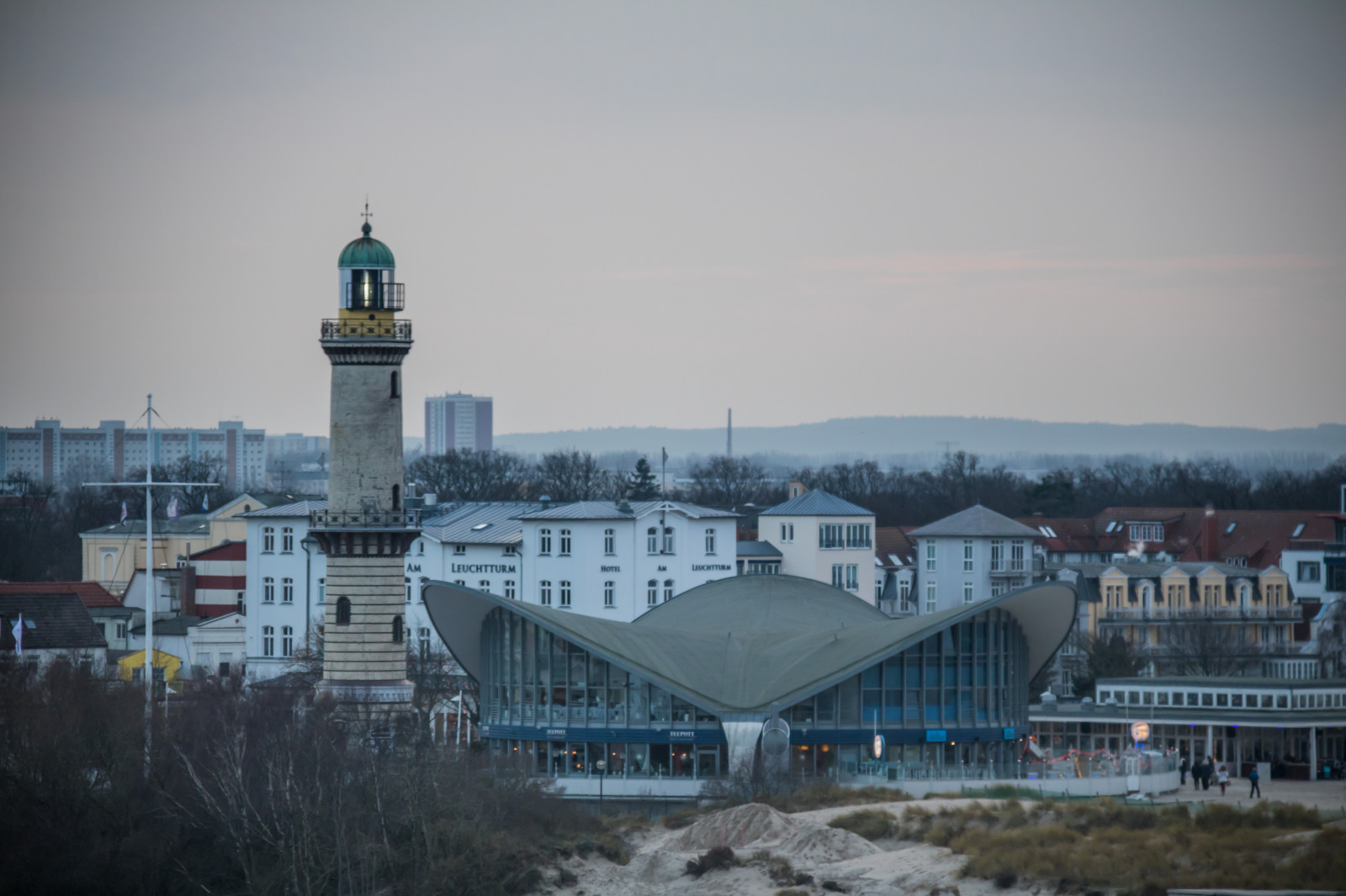 moře, město, panoráma města, odraz, sníh, panoráma, Německo, věž, maják, stadión, struktura, centrum, Bývalá, Německo, deutschland, Rostock, exif modelu canoneos760d, geocountry, Kamera aby kánon, geocity, Model fotoaparátu canoneos760d, geostate, geolocation, EXIF čočka efs18200mmf3556is, EXIF otvor 56, exif aby kánon, exif focallength 155mm, exif isospeed 640, warnem NDE, mezník, urban area, Atmosféra Země, lidské osídlení