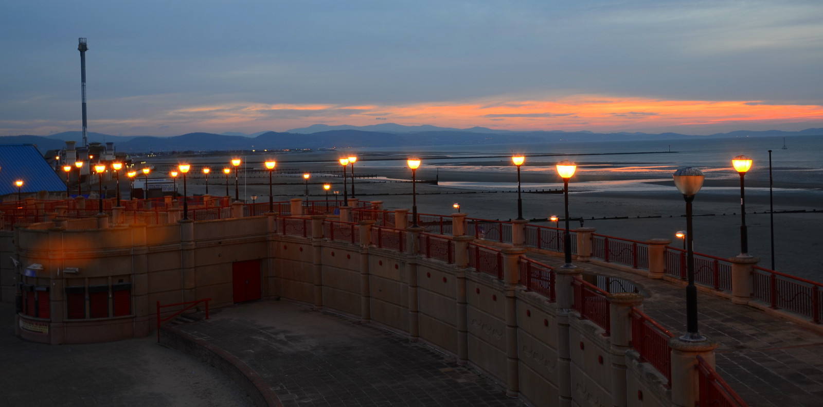 landskab, bjerge, solnedgang, hav, nat, vand, sand, rød, strand, solopgang, berolige, blå, aften, morgen, kyst, horisont, udvej, sten-, mole, dok, skumring, forår, gangbro, Rolige, fredelig, POV, perspektiv, Tusmørke, Wales, longexposure, fredfyldte, Sky, Bluehour, daggry, belyst, ocean, refleksioner, bygninger, belysning, dOF, havet, marinemaleri, REDSKY, cafe, afslappet, interessant, rolig, lampelys, interestingness, sammensætning, naturskøn, daysend, welsh, irishsea, Cymru, mørkets frembrud, lavvande, høfder, brolægning, rhyl, beachscene, twilightsands, barrierer, 26032017, skytower, rhylsands