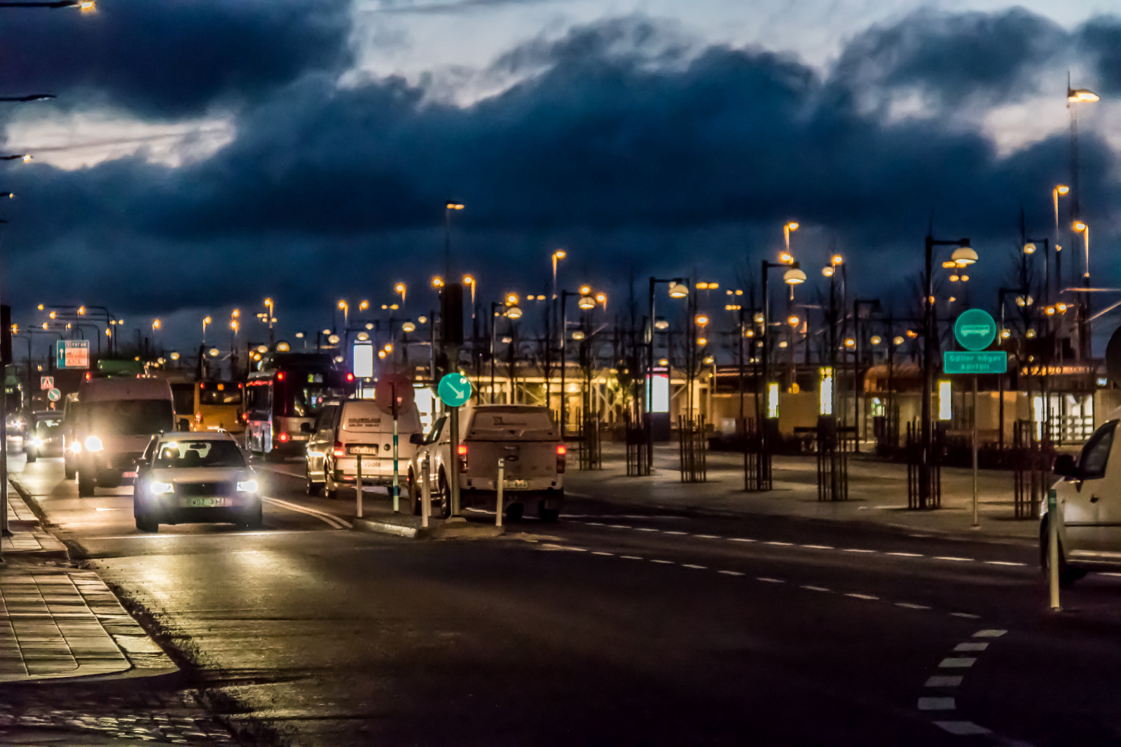 città, strada, paesaggio urbano, notte, auto, orizzonte, sera, mattina, crepuscolo, passerella, metropoli, infrastruttura, leggero, centro, Bluehour, illuminazione, stazione centrale, Trelleborg, bil, bl timmen, centralstationen, trelleborgc, area urbana, insediamento umano