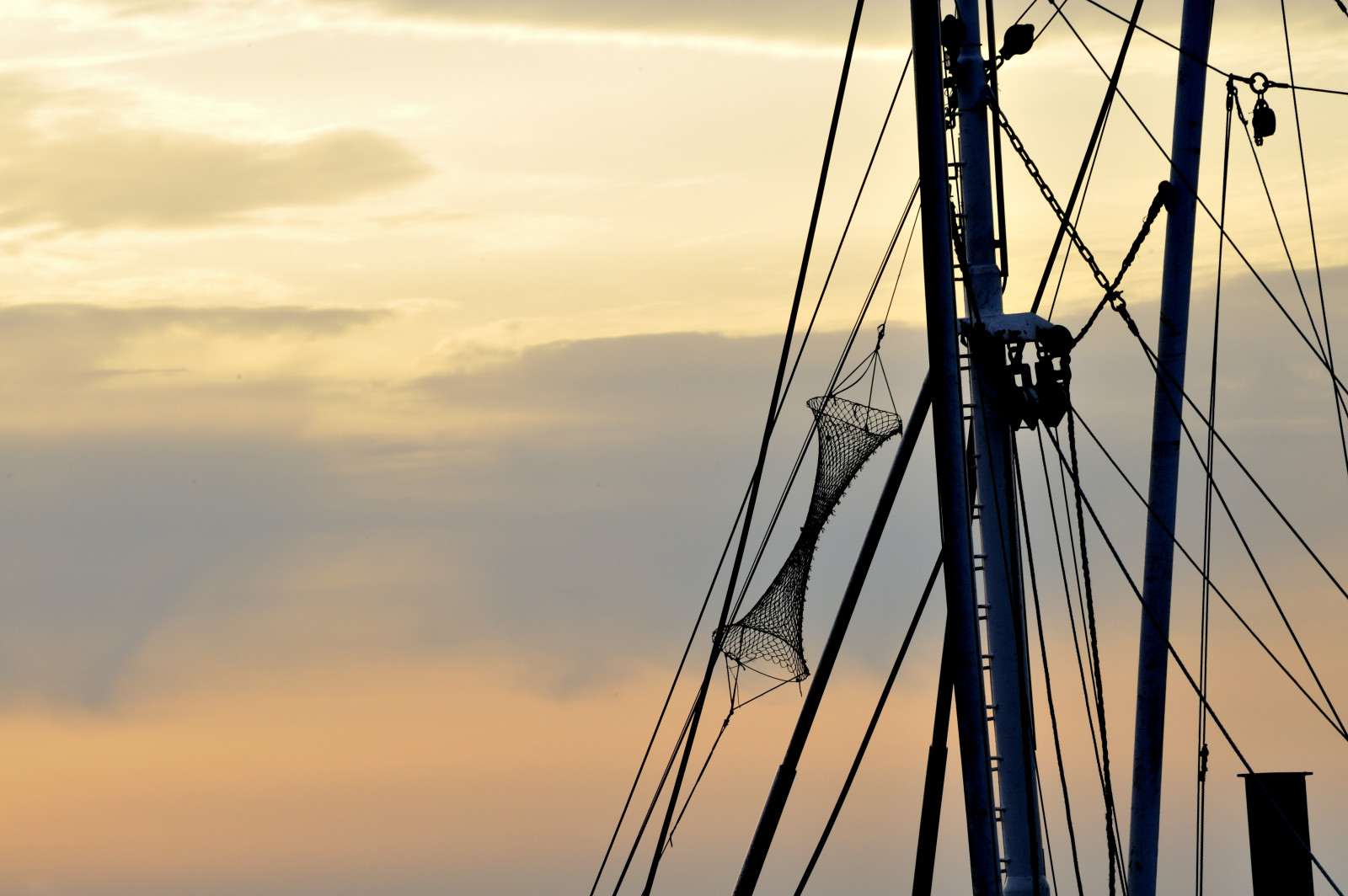 slunečnímu záření, loď, západ slunce, nebe, vozidlo, večer, věž, vítr, Nikon, elektřina, vysílač, světlo, mrak, detail, čára, stožár, D700, Atmosféra Země, vzdušné sdělovací elektrické vedení, elektrické napájení