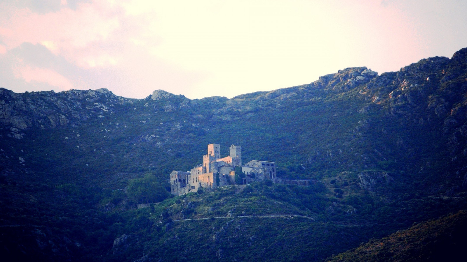 krajina, architektura, kopec, Příroda, budova, nebe, večer, ráno, hrad, údolí, stará budova, Alpy, vrcholek, plošina, Terén, hora, svítání, 1920x1080 px, atmosférický jev, horských reliéf, landform, geografický rys, pohoří