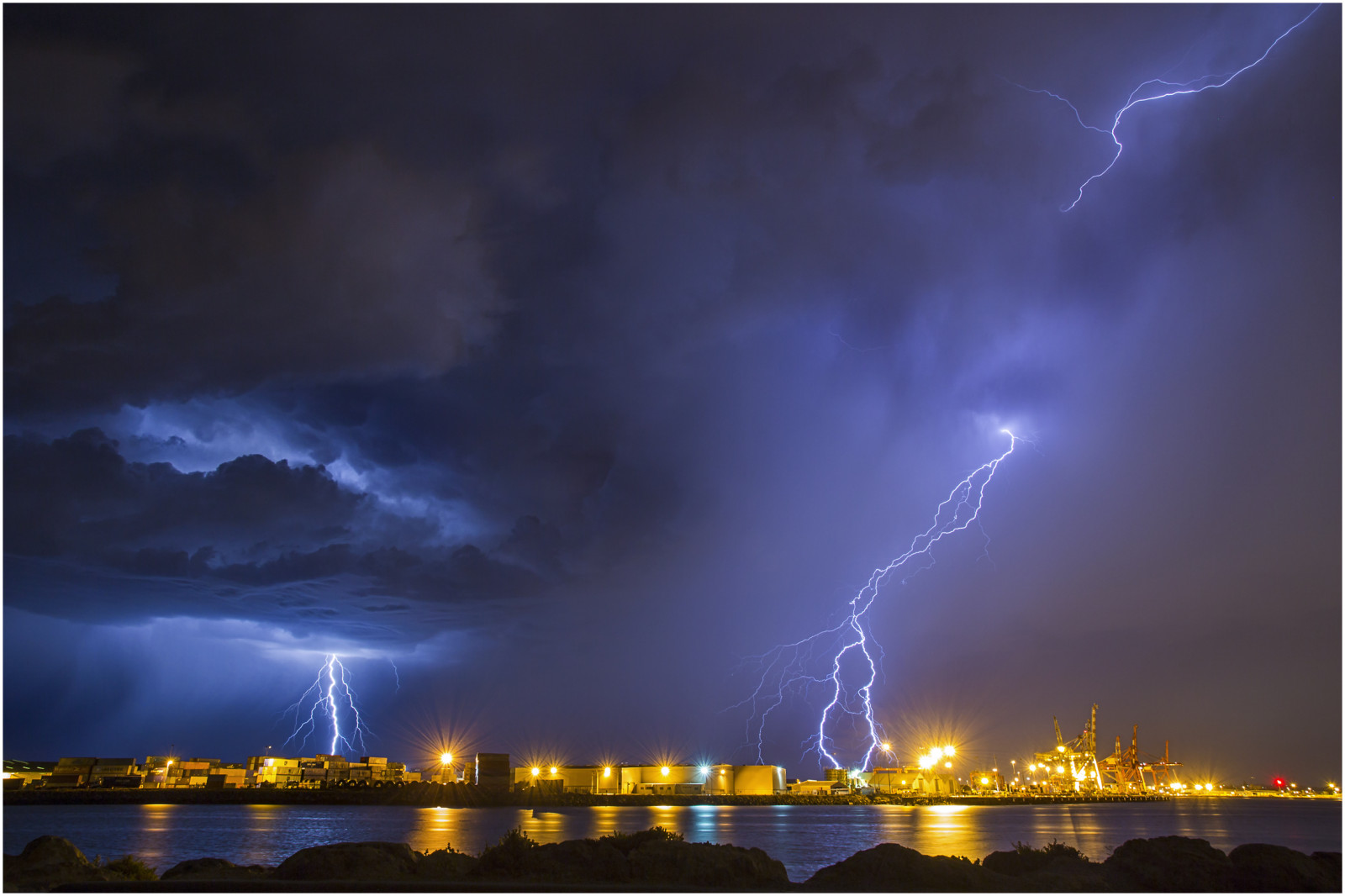 moře, noc, voda, nebe, nachový, uklidnit, Blesk, bouřka, modrý, večer, Vidlička, Kánon, horizont, atmosféra, hrom, jeřáby, Perth, elektřina, mrak, bouřka, přístav, energie, 5D3, západní Austrálie, počítač tapeta, Indický oceán, jev, perthstorm, Fremantle, rozeklaný