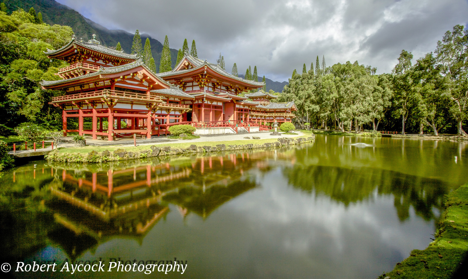 parkere, gammel, rejse, bro, træer, rød, USA, tåge, bjerg, sø, bjerge, afspejling, bygning, grøn, Turisme, vand, Japan, arkitektur, have, landskab, asiatisk, religiøs, udendørs, ø, tempel, japansk, Hawaii, Dam, tilbede, helligdom, Asien, Rolige, guldfisk, symbol, Oahu, buddhist, traditionel, berømt, religion, sightseeing, kultur, fredelig, ro, buddhisme, Ingen, milepæl, beliggenhed, turist, berolige, historisk, dal, zen, templer, hawaiian, tropisk, bestemmelsessted, dagtimerne, Honolulu, åndelig, flerfarvede, rolig, attraktion, Byodoin, byodo