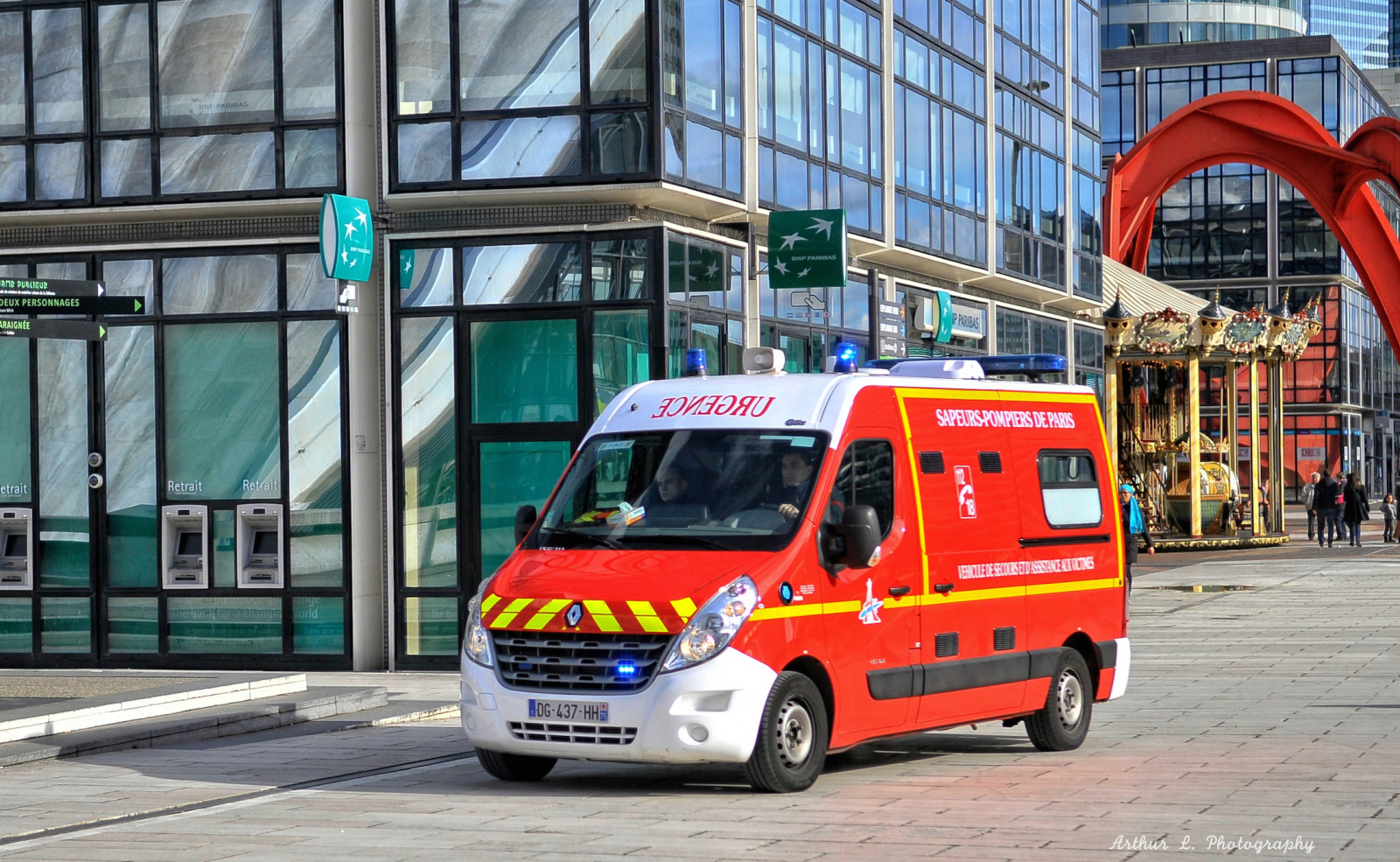 motor køretøj, køretøj, transportere, bil, hovedstadsområde, transportform, udrykningskøretøj, redningstjeneste, erhvervskøretøj, nødsituation, gade, ambulance, Van, Brandvæsen, bybil, brand apparat, kompakt bil, minivan, let erhvervskøretøj, by, bygning