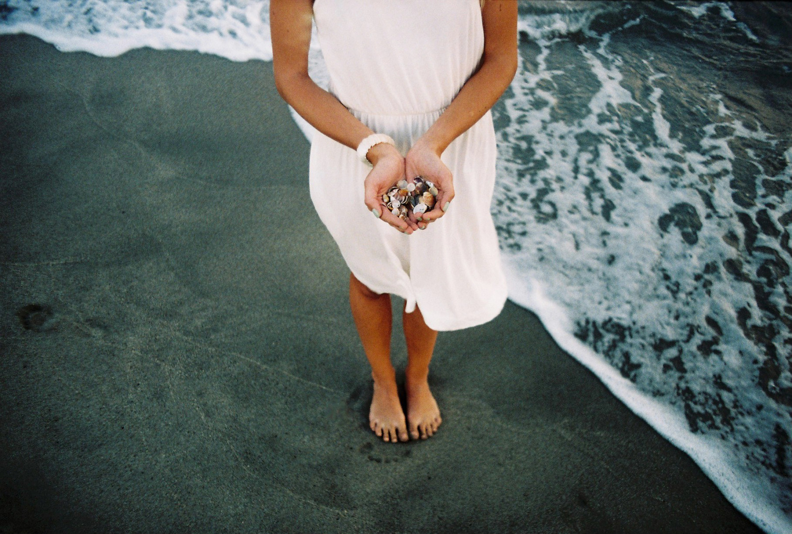 lidé, bílý, portrét, moře, voda, písek, fotografování, pláž, šaty, Nohy, Šedá, Kánon, letní, obilí, život, Osoba, kůže, prsty, anonymní, chůze, fotoaparát značky kodak, čistý, Korsika, kloub, 100, dívka, žena, ruka, zábava, skořápka, analogový, noha, fotografie, film, corse, vzpomínky, rameno, focení, 1000N, ektar