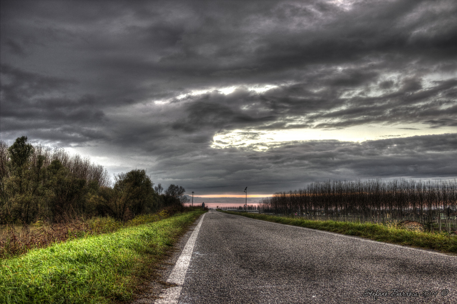 sollys, landskab, solnedgang, Italien, bakke, vand, natur, græs, himmel, regn, Mark, vej, hus, aften, morgen, flod, Canon, HDR, horisont, hovedvej, skumring, infrastruktur, Sky, træ, bjerg, vejr, daggry, Italia, po, acqua, casa, fiume, pioggia, prærie, landdistrikt, atmosfærisk fænomen, meteorologisk fænomen, oversvømmelser, esondazione