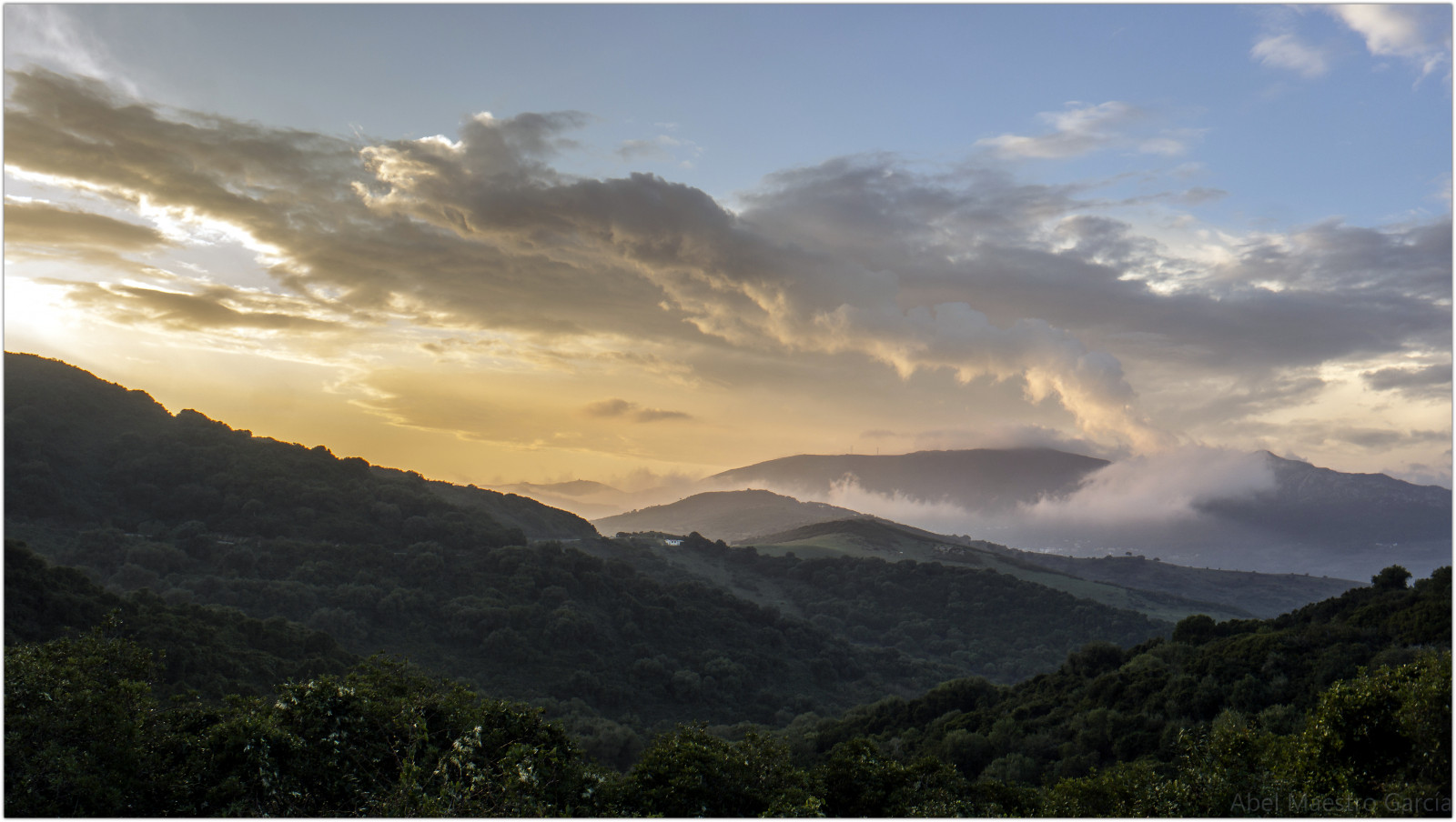 slunečnímu záření, krajina, západ slunce, kopec, Příroda, nebe, svítání, ráno, horizont, údolí, divočina, soumrak, plošina, Sevilla, mrak, hora, počasí, svítání, espa, Abel, 34, andalucia, maestro, Algeciras, Tarifa, Estrecho, prostý, vysočina, jezero, atmosférický jev, horských reliéf, landform, pohoří, meteorologický jev