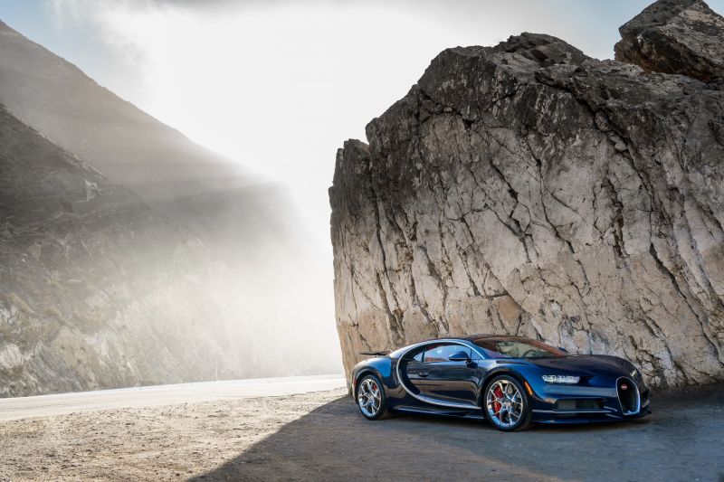 Бугати, Bugatti Хирон, кола, 4096x2732 пиксела, светлини Бугати, Bugatti Хирон, кола, 4096x2732 пиксела, светлини