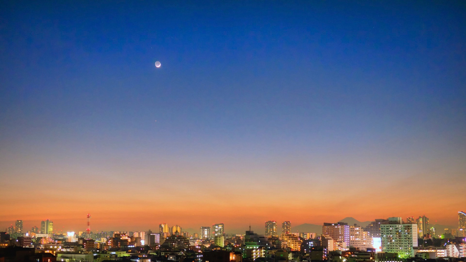 krajina, západ slunce, město, panoráma města, noc, nebe, svítání, panoráma, mrakodrap, modrý, večer, ráno, horizont, atmosféra, soumrak, metropole, Panasonic, strom, centrum, svítání, lumix, během dne, urban area, počítač tapeta, Atmosféra Země, odlesk, Metropolitní oblast, panelový dům, jev, GF5, Mtfuji