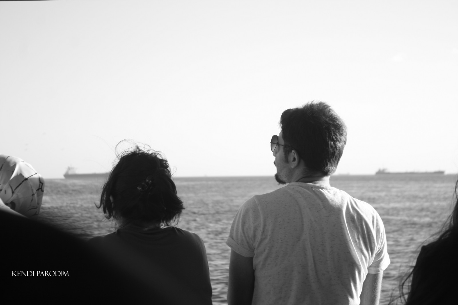 muži, Černá, černobílý, moře, sluneční brýle, kočka dívka, milovat, fotografování, ozan kaan, kendi parodim, emoce, Osoba, romantika, muž, fotografie, Černý a bílý, monochromatické fotografování, interakce, obřad
