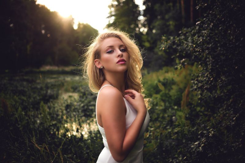slunečnímu záření, ženy, model, portrét, blondýnka, tráva slunečnímu záření, ženy, model, portrét, blondýnka, tráva