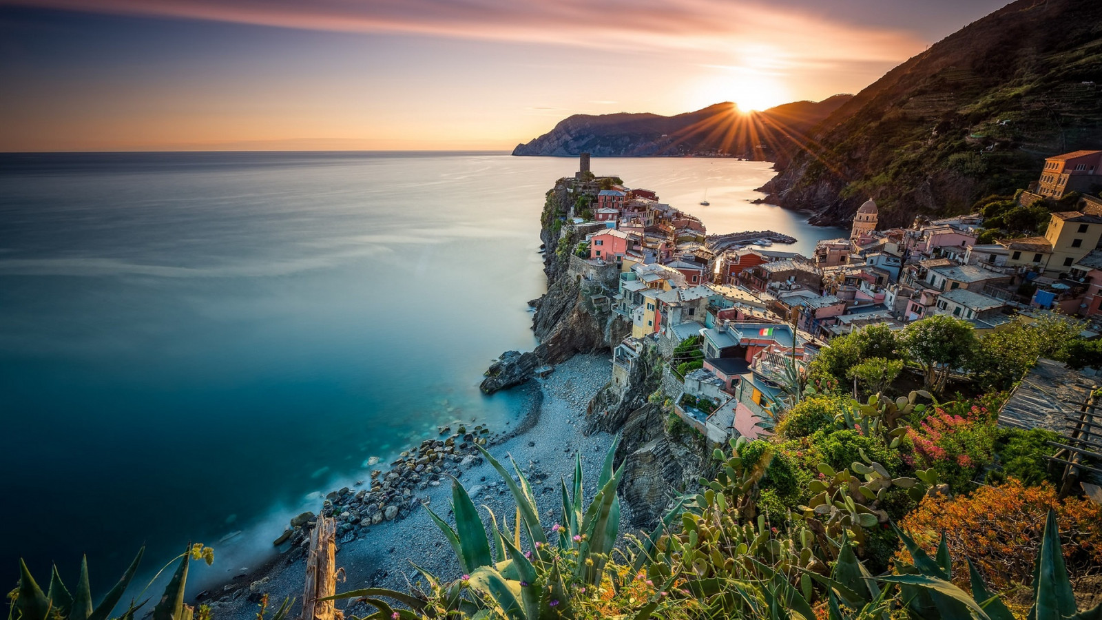 bygning, arkitektur, himmel, skyer, træer, natur, fotografering, Italien, sten, klipper, sollys, hus, Vernazza, bakker, bjerge, hav