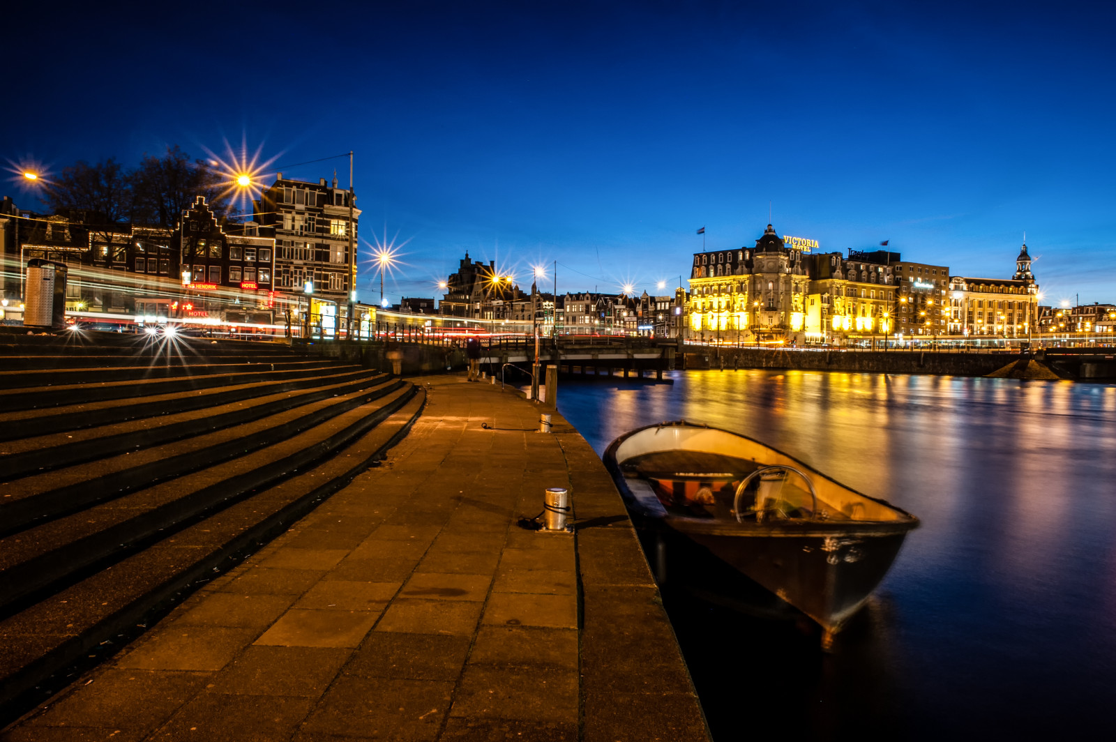 Amsterodam, noc, město, městský, longshutterspeed, večer, modrý, hodina, 30sec, provoz, světlo, lightray, Holandsko, Nizozemí, 2017, Victoria, hotel, loď, odraz, prins, hendrikkade