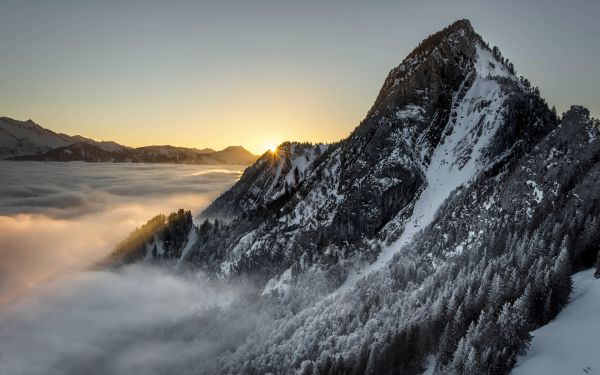sky,water,cloud,atmosphere,mountain,Natural landscape